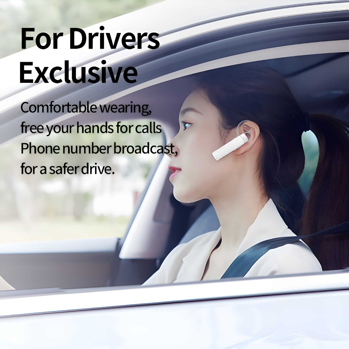 Frau im Auto mit weißem Bluetooth-Headset, Profilansicht, mit Text: Exklusiv für Fahrer.
