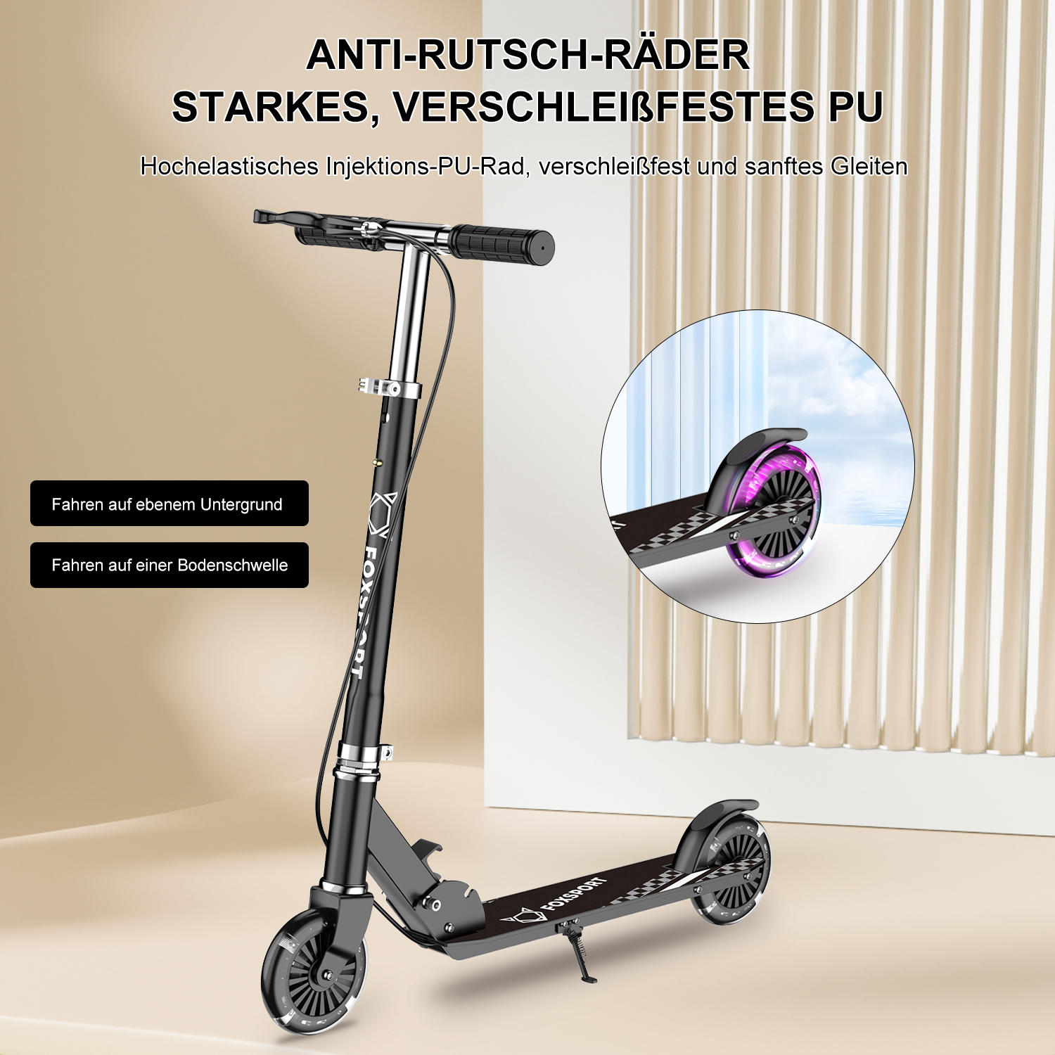 Schwarzer Roller mit lila leuchtenden Rädern. Beiger Hintergrund.