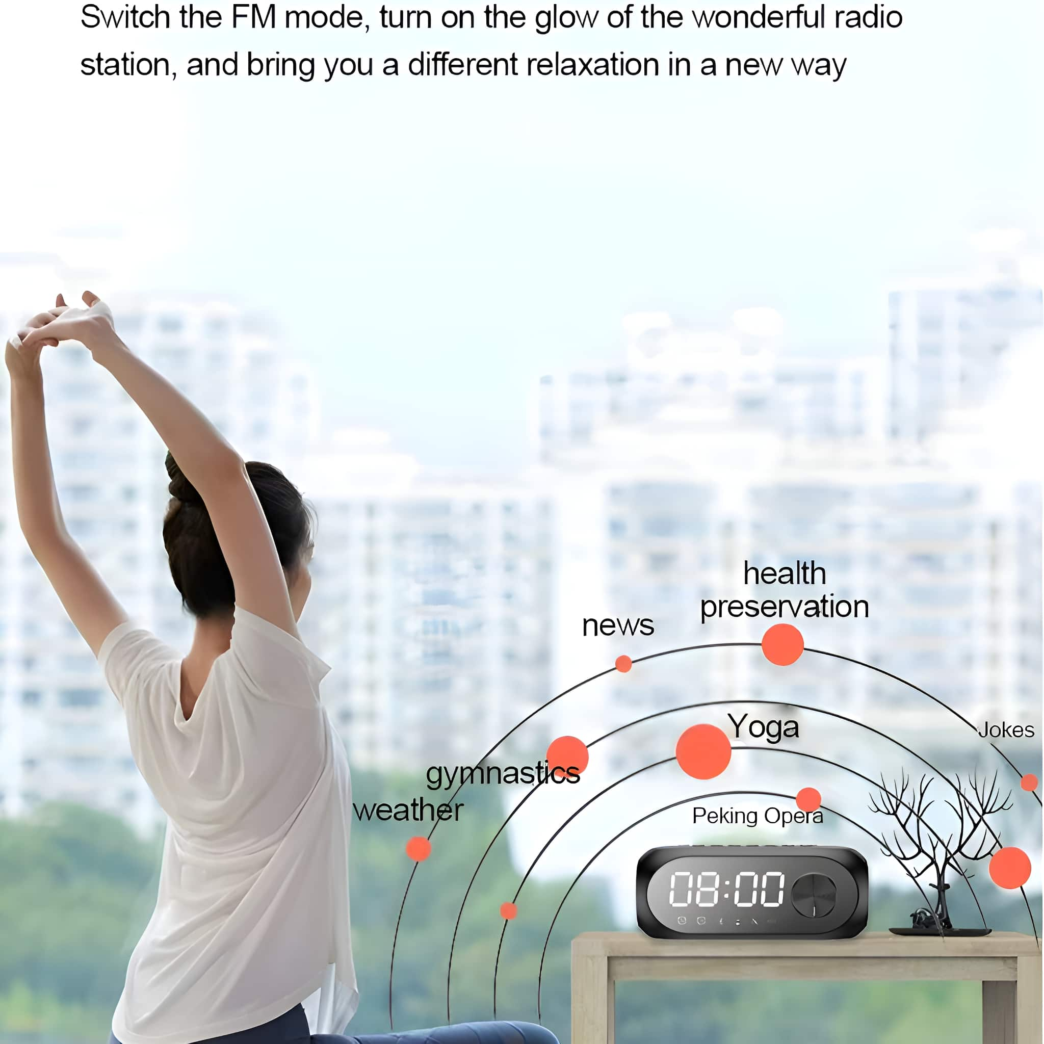 Eine Frau mit erhobenen Armen steht in der Nähe einer Digitaluhr, die 08:00 anzeigt. Textblasen zeigen Themen wie Yoga und Nachrichten.