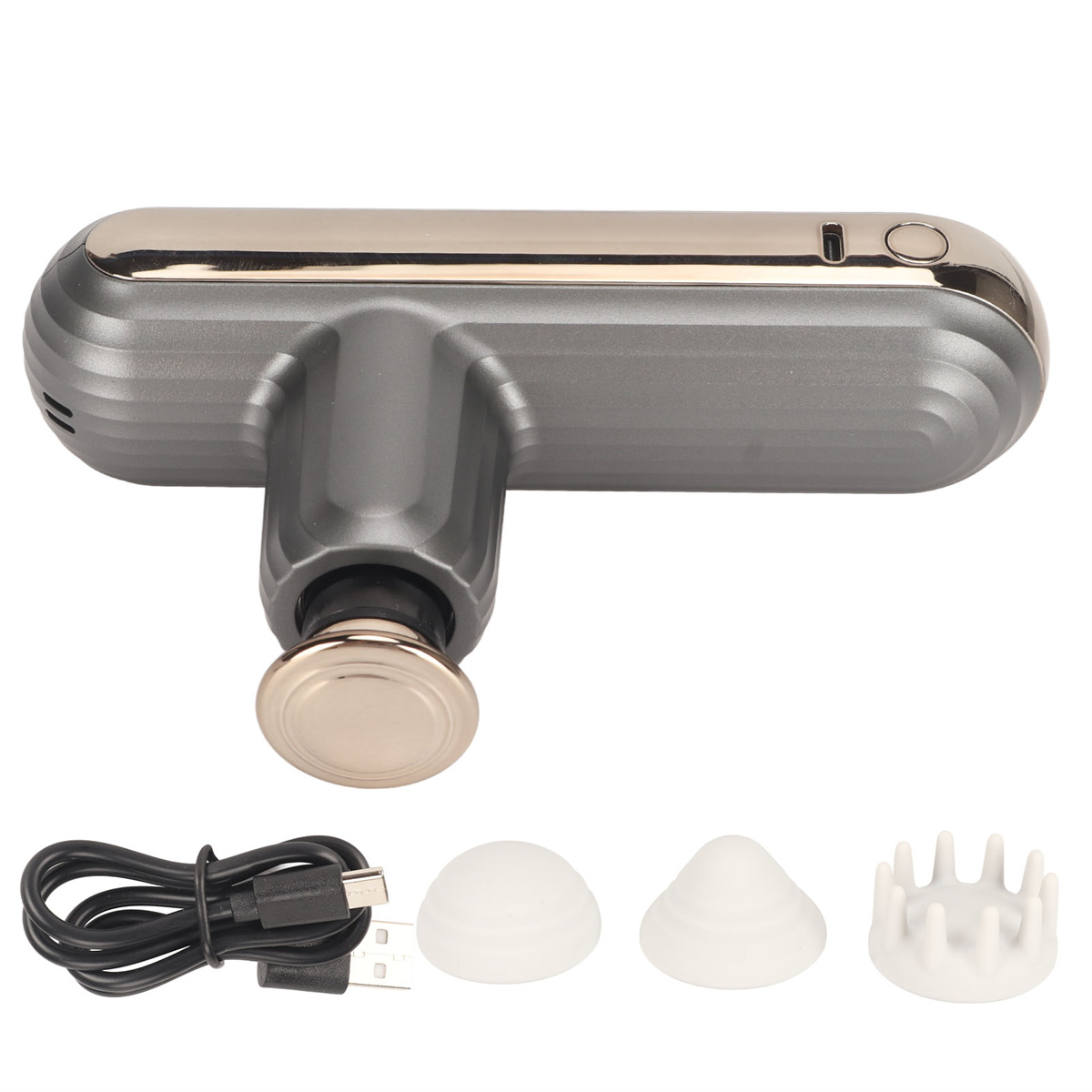 Eine graue Massagepistole mit Zubehör, einem schwarzen Ladekabel und weißen Massageköpfen auf weißem Grund.