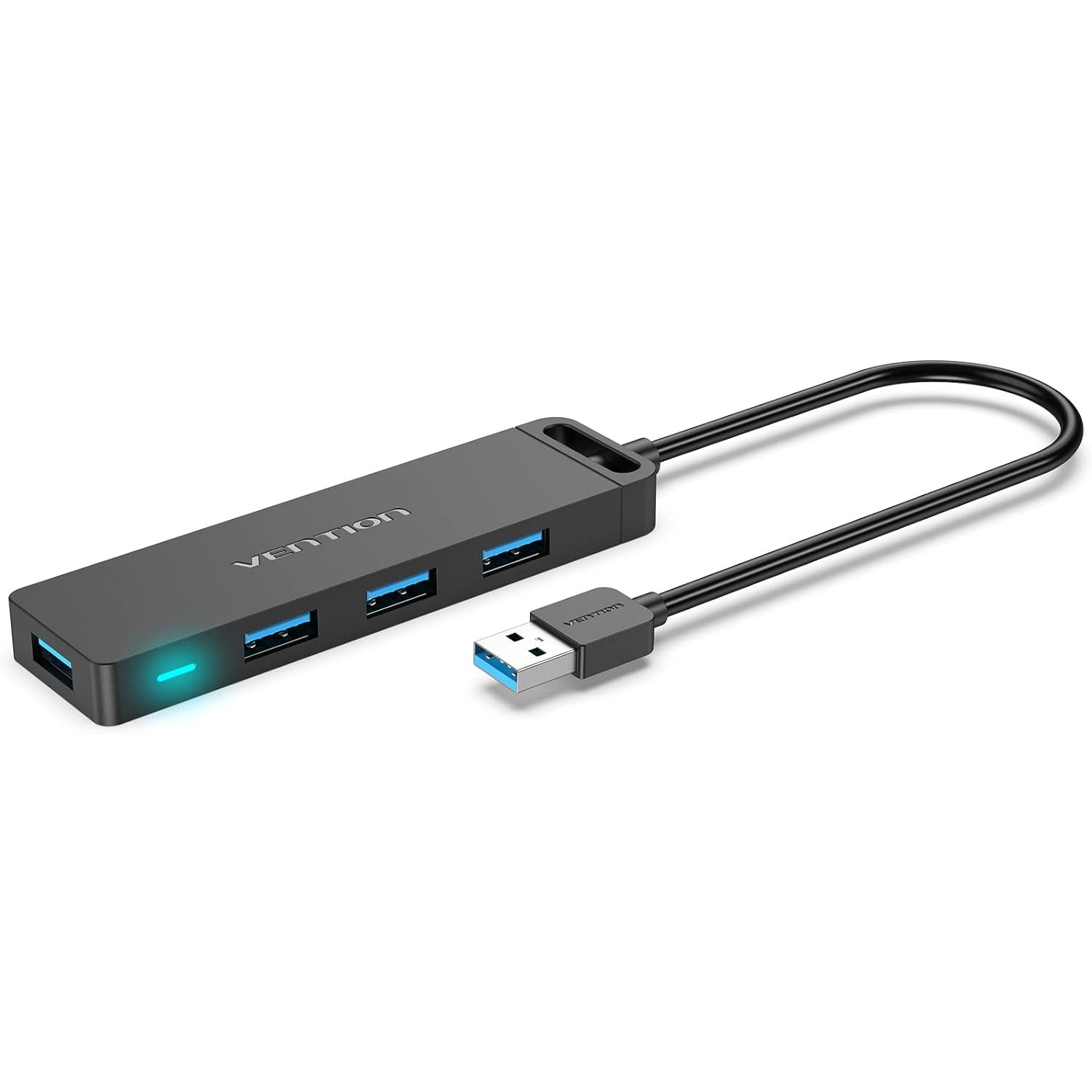 Un hub USB nero con porte USB. Ha un cavo USB collegato. L'hub ha una luce blu.