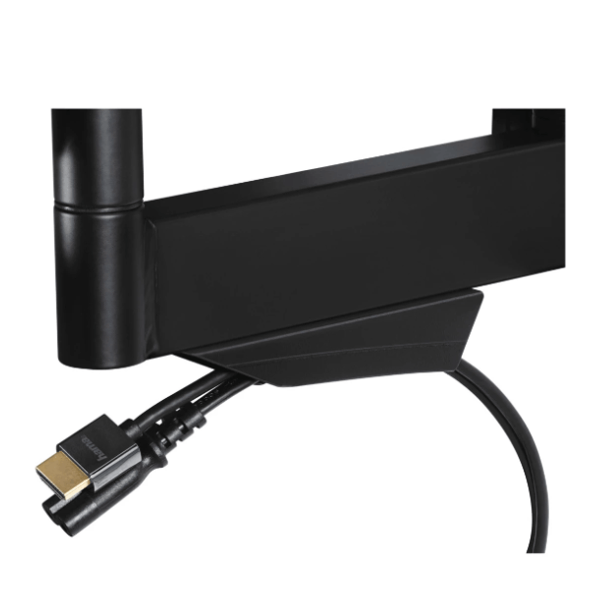 Brazo de monitor negro con cables. Un cable HDMI negro conectado a un conector dorado.