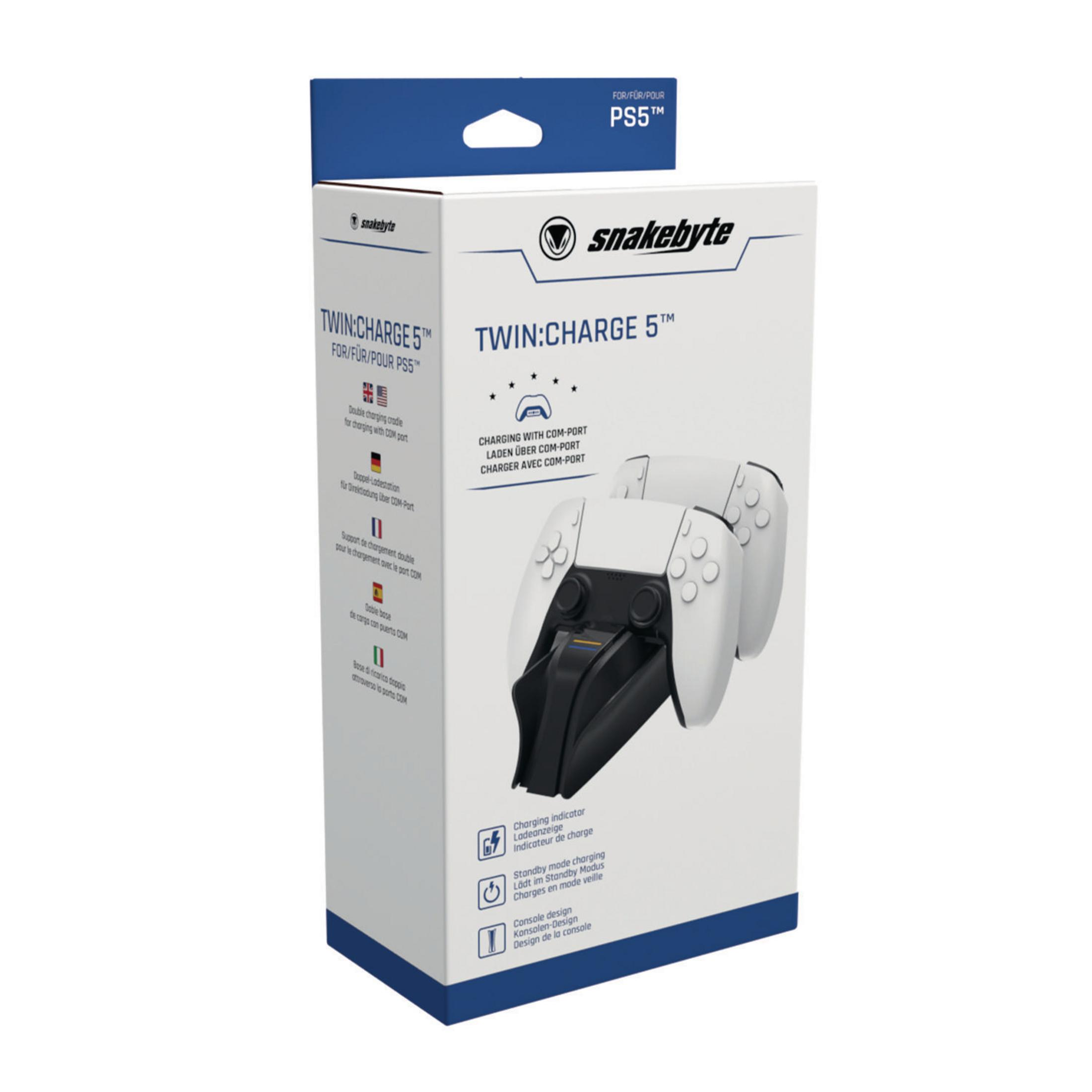 Een zwart-witte doos met de tekst 'TWIN:CHARGE 5' en een oplaadstation met controllers.