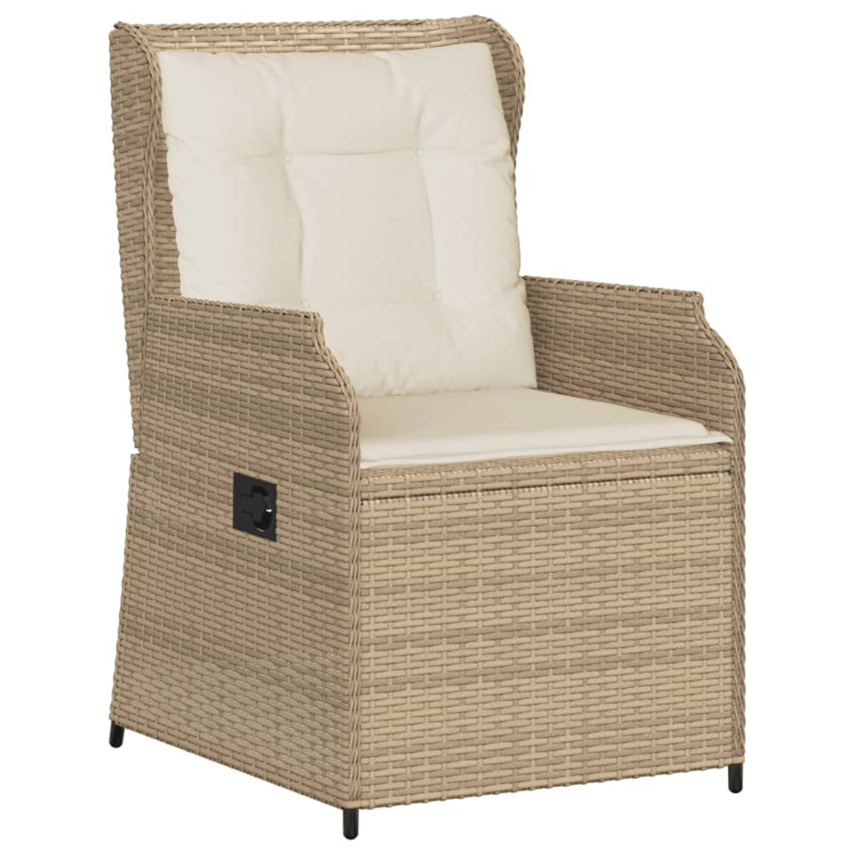 Ein Rattan-Sessel mit weißem Kissen. Beige Farbe. Schwarze Beine. Nahaufnahme.