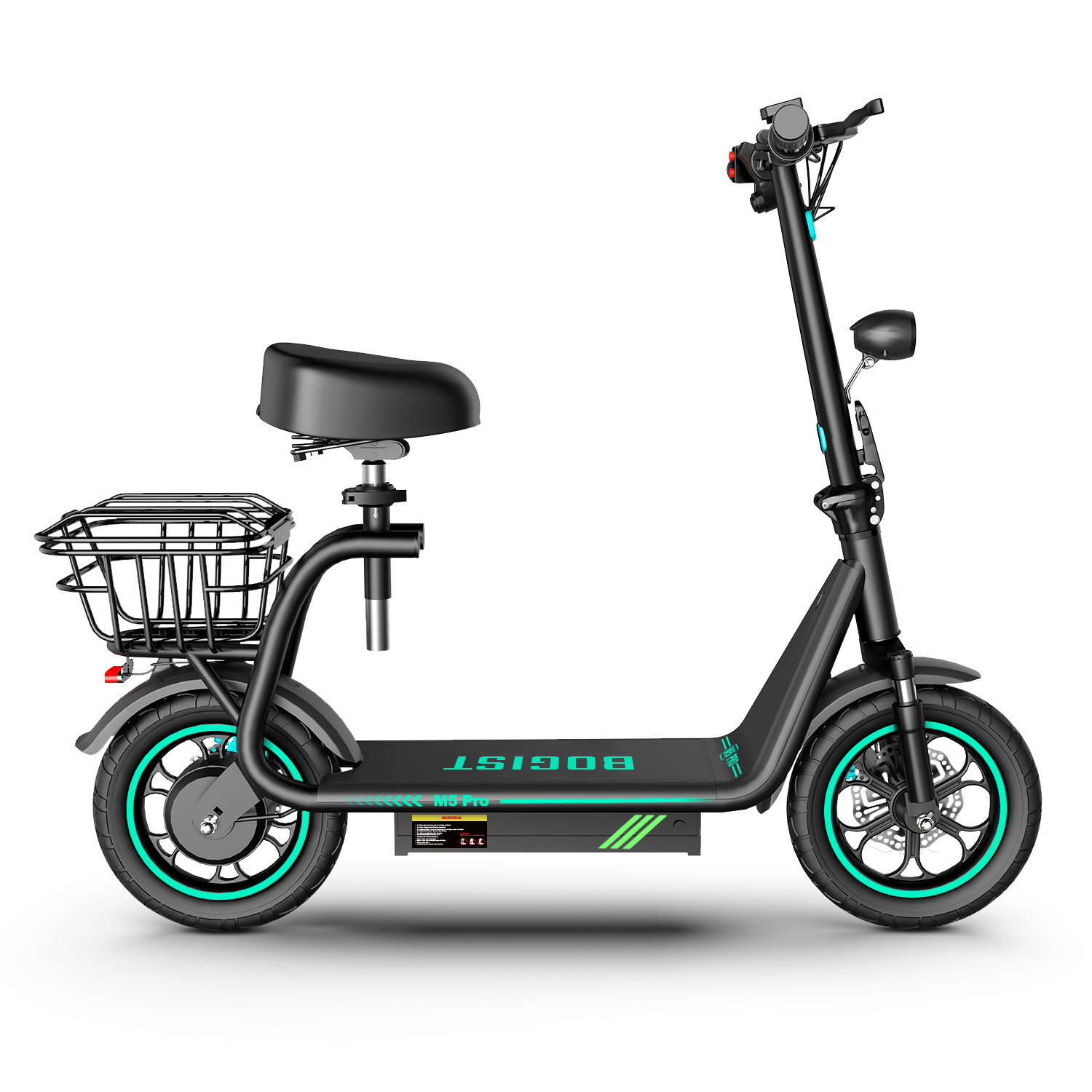 Scooter elettrico nero con sedile, cestino e dettagli verdi, su bianco.