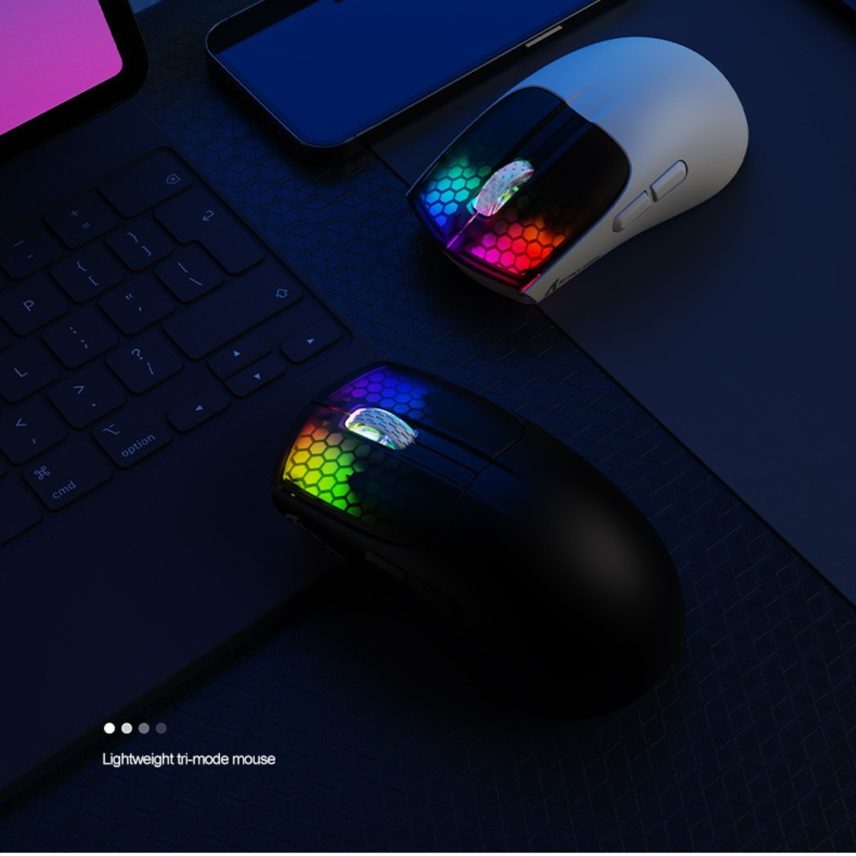 Zwei kabellose Gaming-Mäuse auf dunkler Oberfläche. Regenbogen-LED-Beleuchtung.