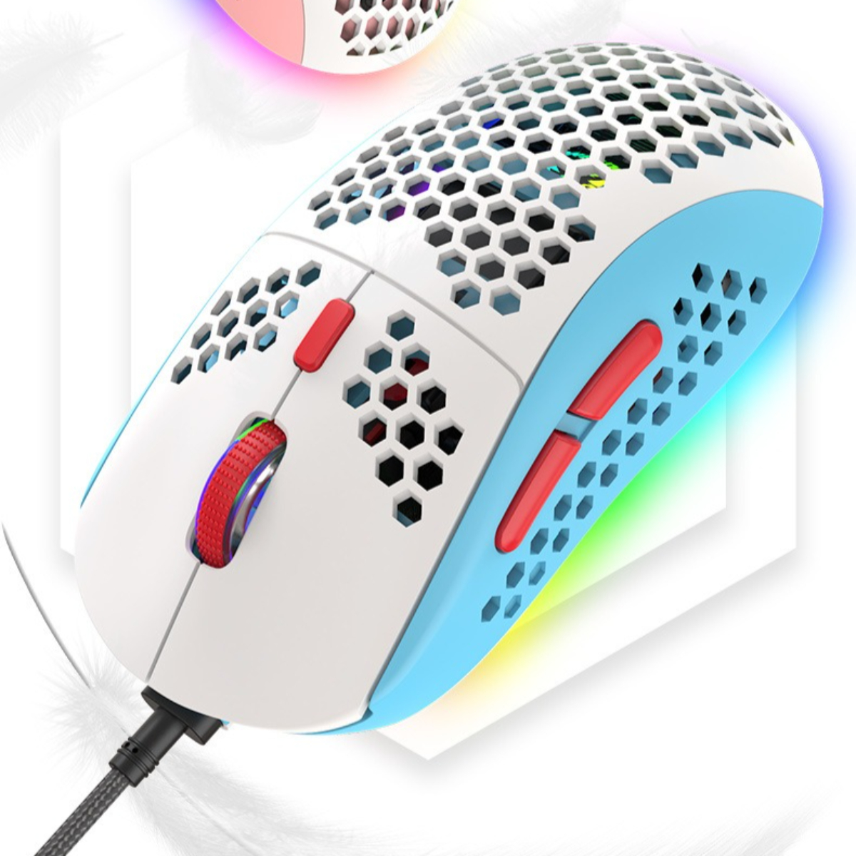 Weiße und blaue Gaming-Maus mit roten Tasten und Wabenmuster.