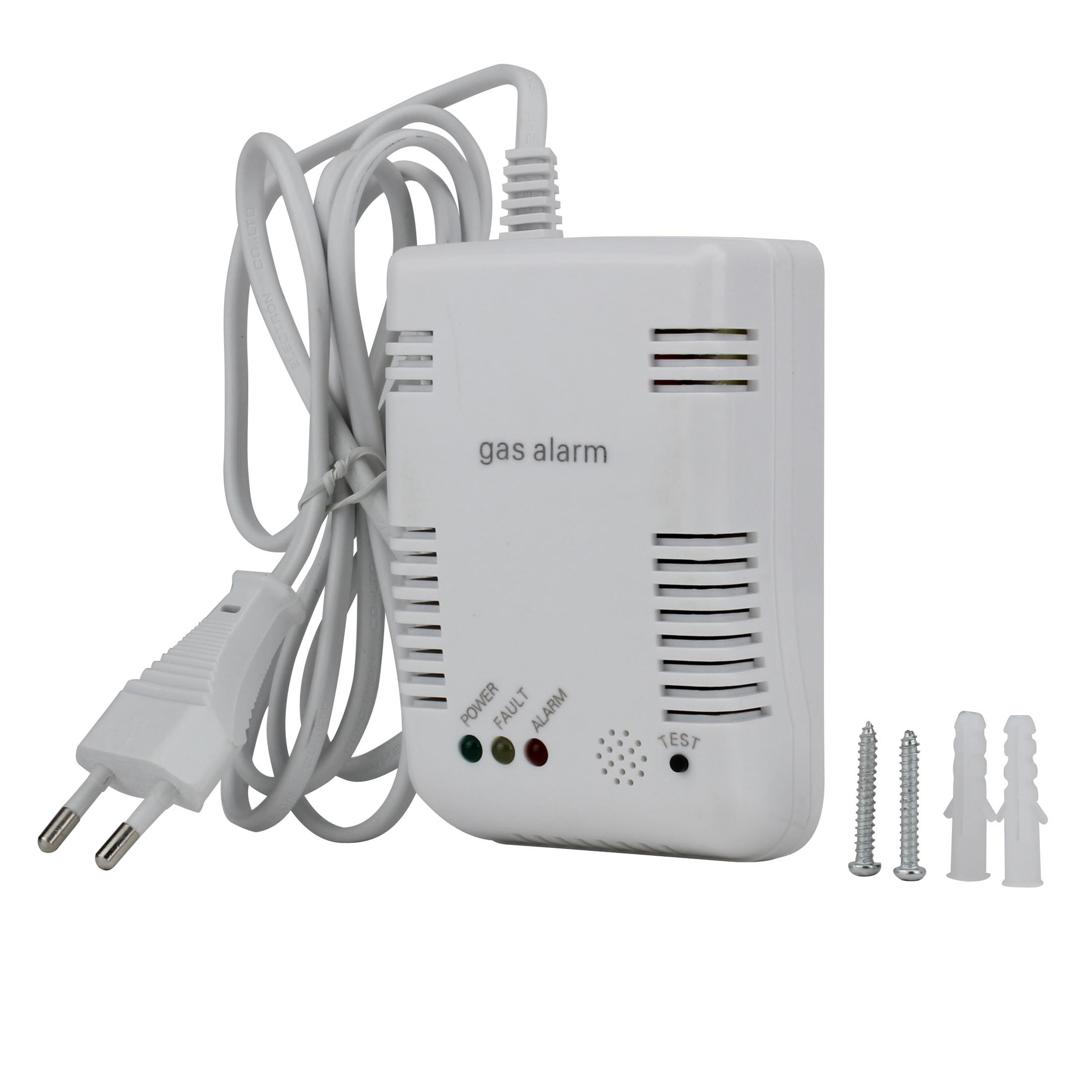 Ein weißer Gasalarm mit Netzkabel, Schrauben und Steckern auf weißem Hintergrund.