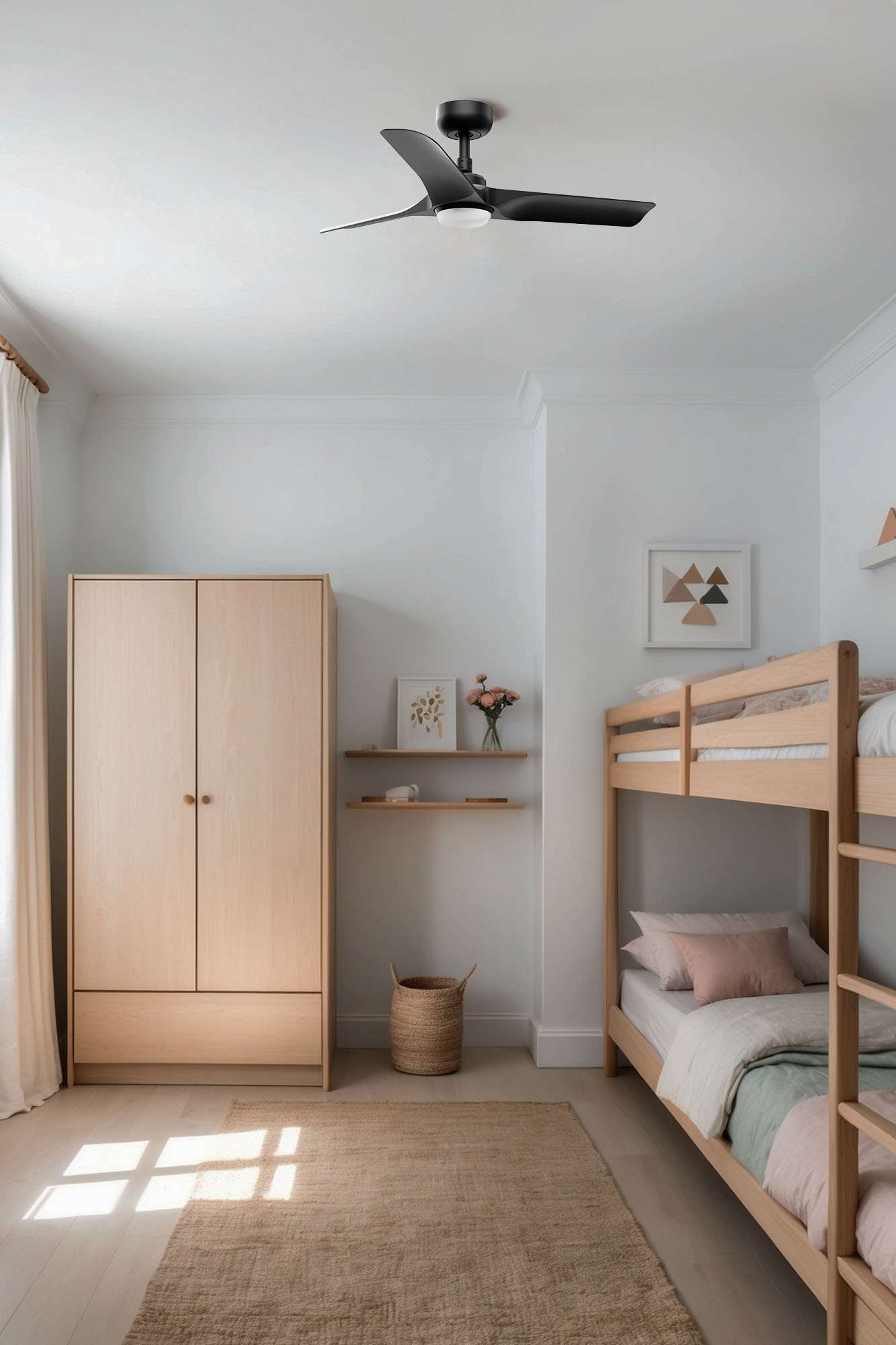 Una camera da letto con ventilatore a soffitto, armadio in legno, letto e tappeto.