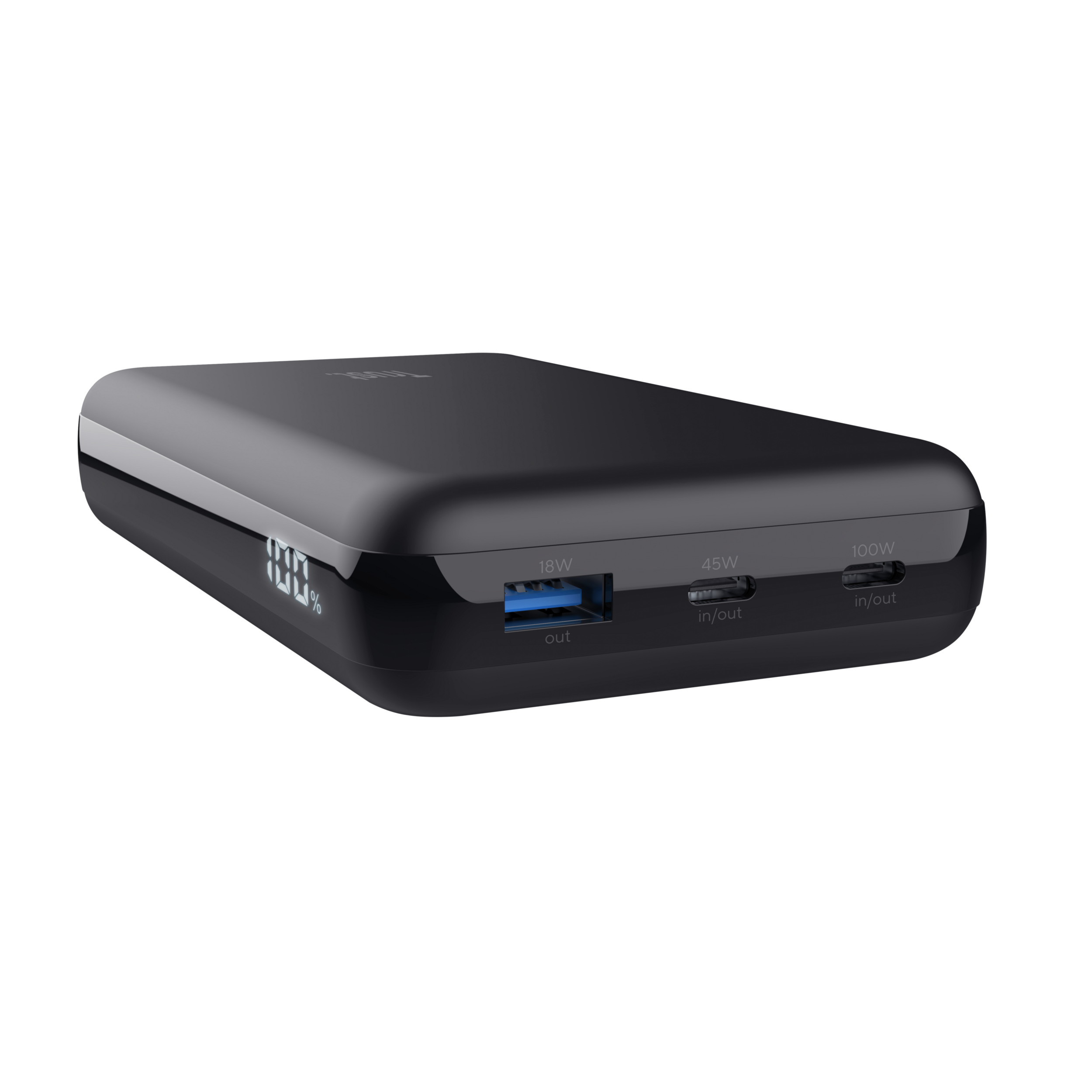 Zwarte powerbank met 18W, 45W en 100W poorten. Zwarte achtergrond.