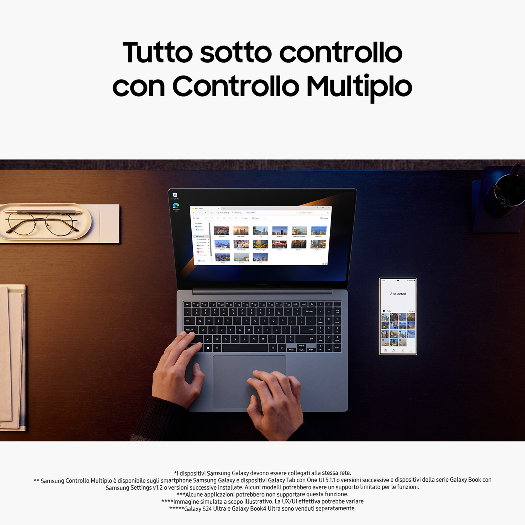 Una persona usa un laptop su una scrivania di legno con uno smartphone che mostra una galleria fotografica. Testo in alto.
