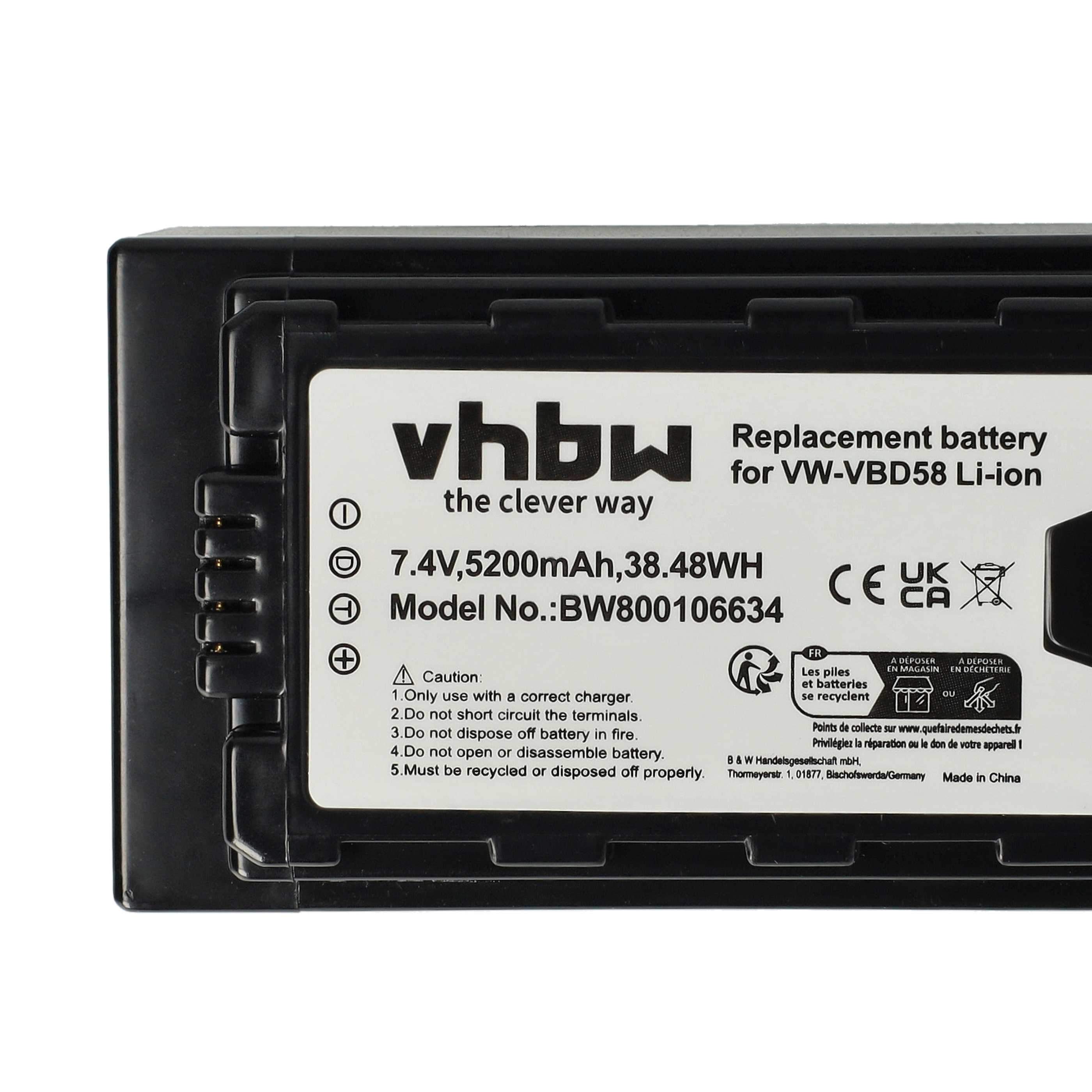 Eine schwarze Batterie mit einem weißen Etikett, das ihre Spezifikationen detailliert, mit schwarzem Hintergrund.
