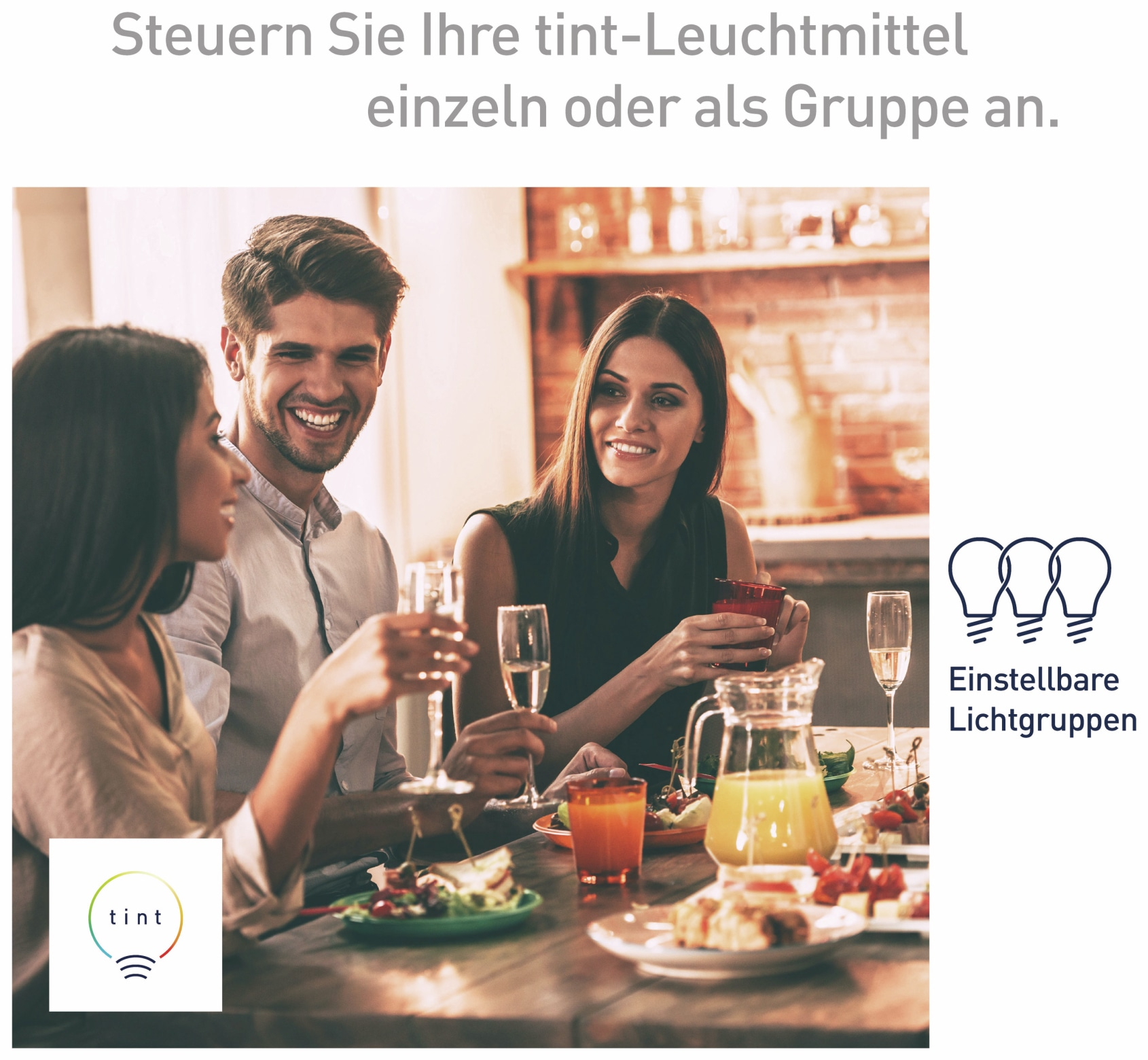Leute an einem Tisch mit Getränken, mit Text über die Steuerung von Lichtern. Grafik von Glühbirnen rechts.