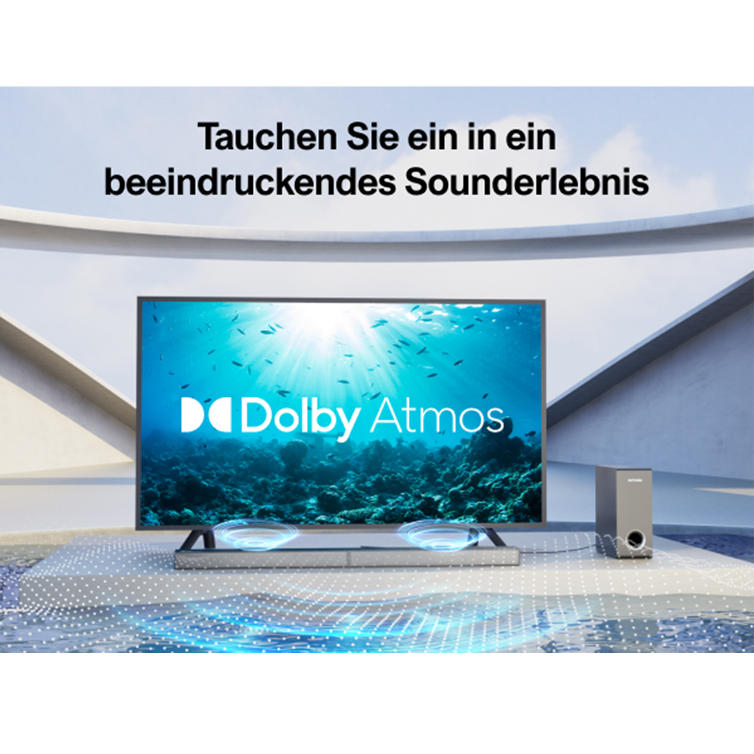 Ein Fernsehbildschirm zeigt eine Unterwasserszene mit Dolby Atmos-Logo und Soundbar.