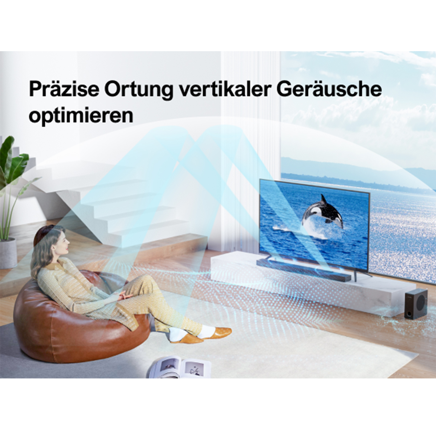 Eine Frau sitzt in einem braunen Sitzsack und schaut einen Fernseher mit Walbild.
