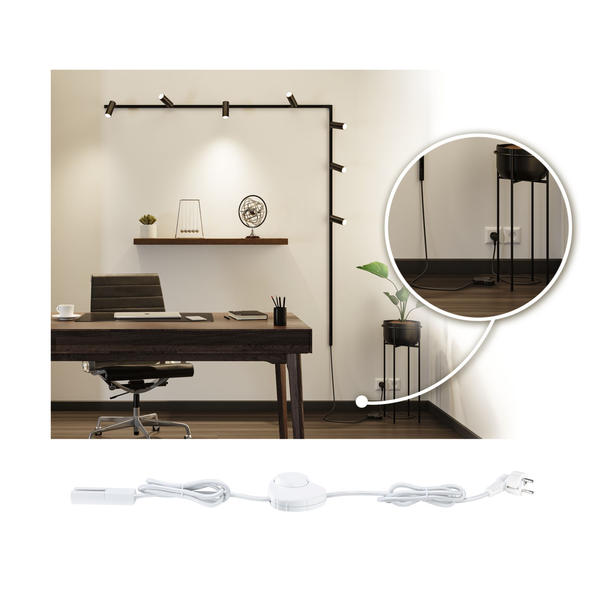 Ein moderner Bürotisch mit einer Schienenlampe, einer Schreibtischlampe und einem Netzkabel.