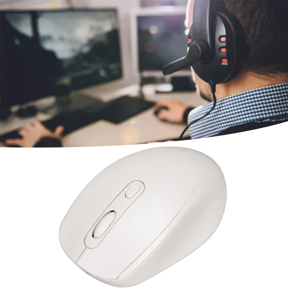 Weiße, kabellose Maus vor einem Spieler mit Kopfhörern. Im Hintergrund ein Computerbildschirm.