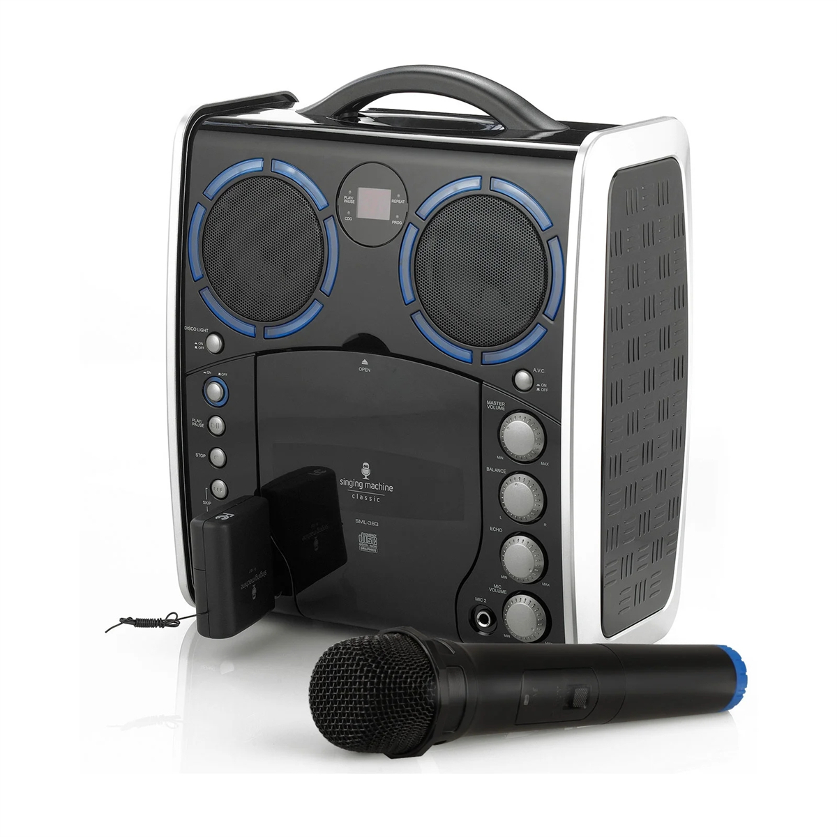 Eine schwarze und silberne Karaoke-Maschine mit Mikrofon und drahtlosem Empfänger, auf Weiß.