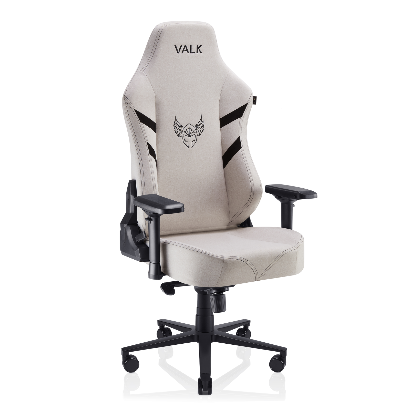 Silla gamer beige con detalles negros y fondo blanco.
