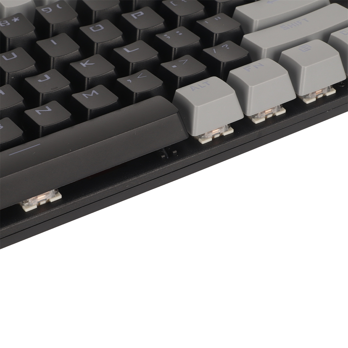 Nahaufnahme einer schwarzen Tastatur mit grauen Tasten, zeigt die Schalter.