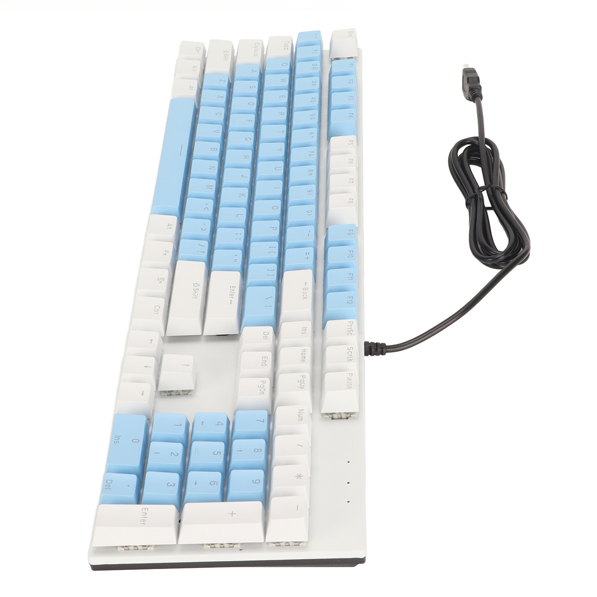 Weiße mechanische Tastatur mit blauen Tasten und schwarzem Kabel. Tasten sind mit Buchstaben und Zahlen beschriftet.