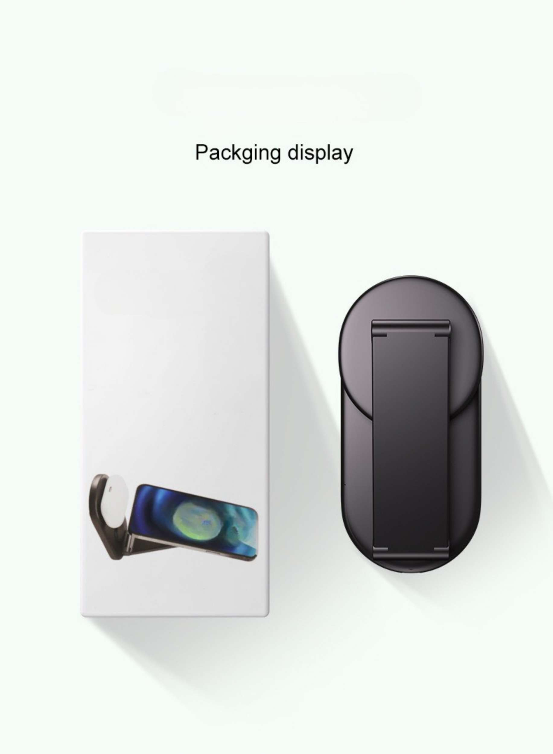 Eine weiße Box mit einem Telefon und einer Linse darin. Es ist auf weißem Hintergrund.
