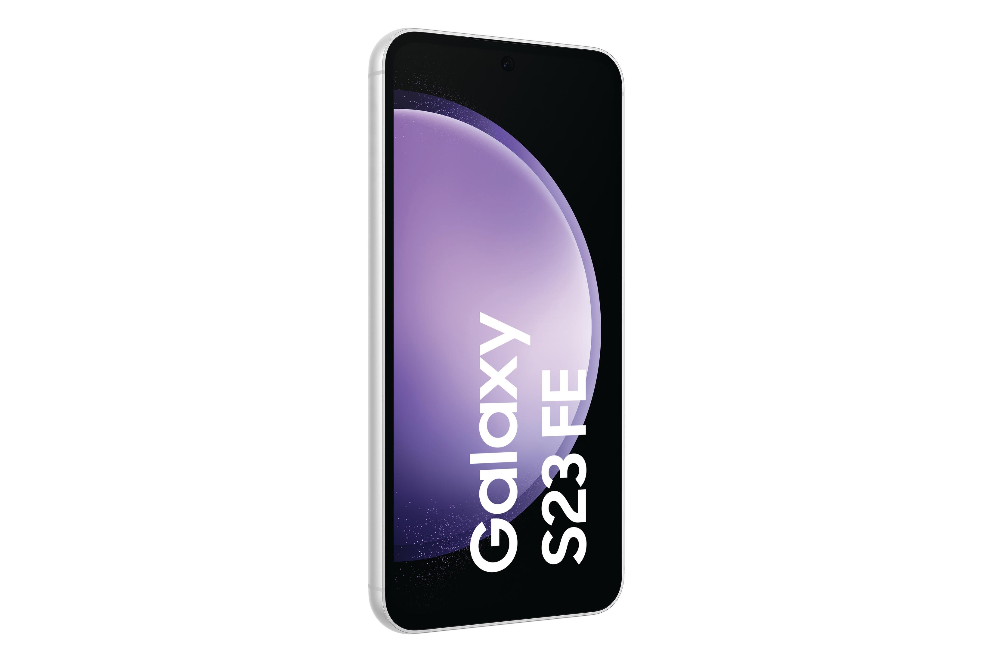 Smartfon Samsung Galaxy S23 FE, biała ramka, czarny ekran, widok z boku.