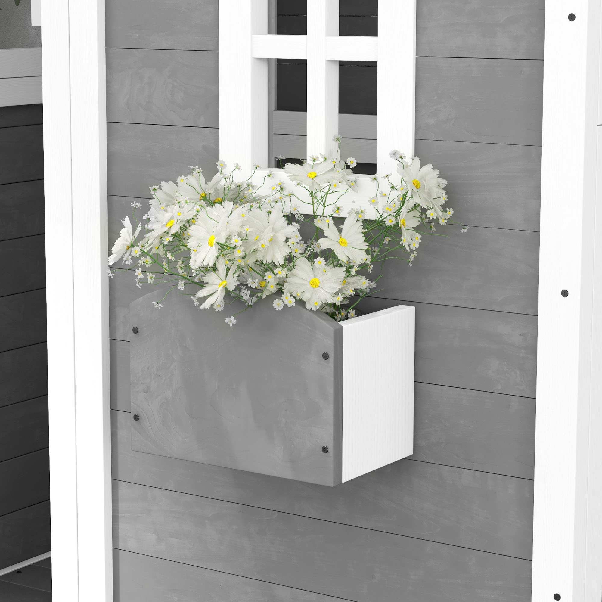 Muro di legno grigio con fioriera con cornice bianca piena di fiori bianchi.