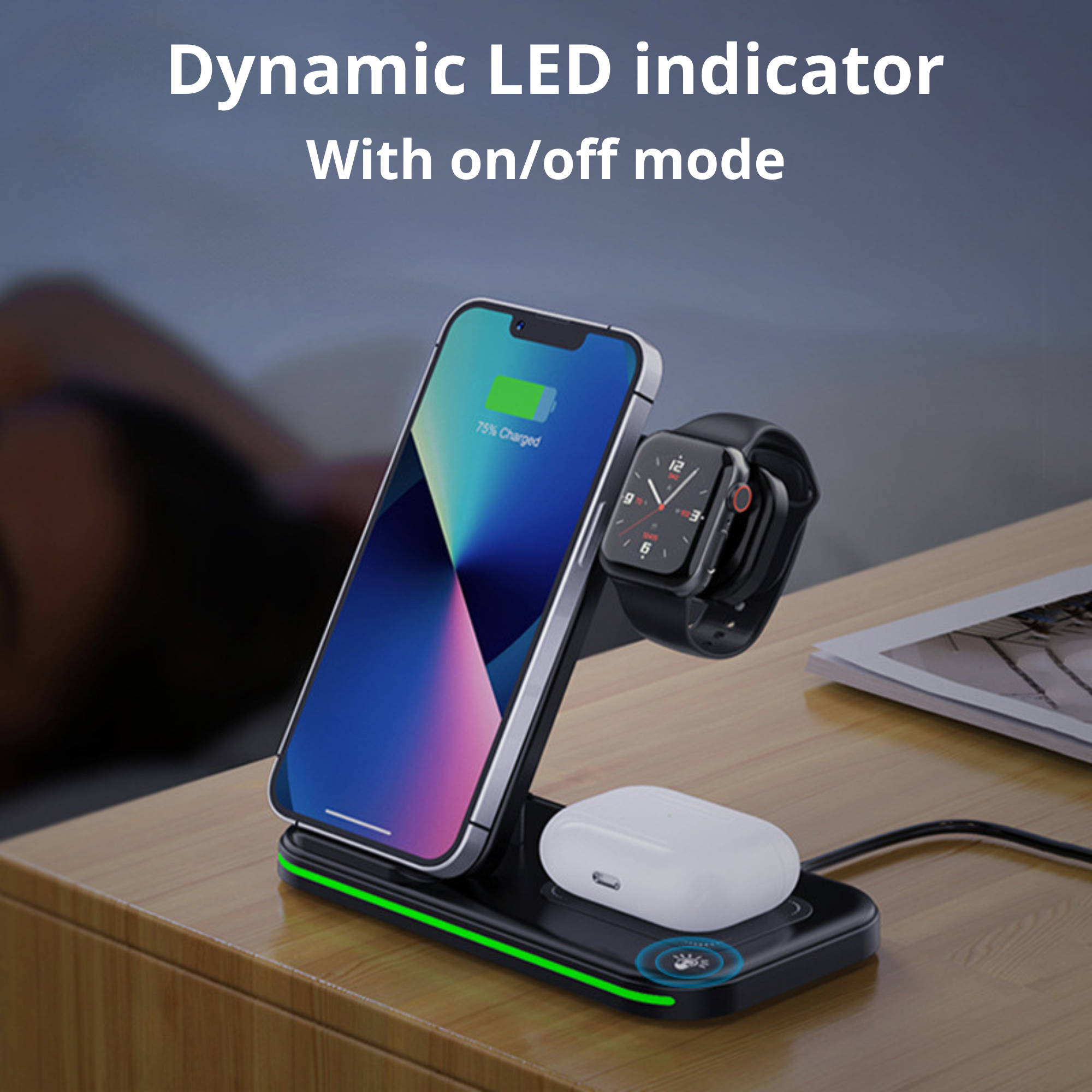 Schwarzes kabelloses Ladegerät mit Telefon, Uhr und Ohrhörern. Grünes Licht. Weißer Hintergrund.