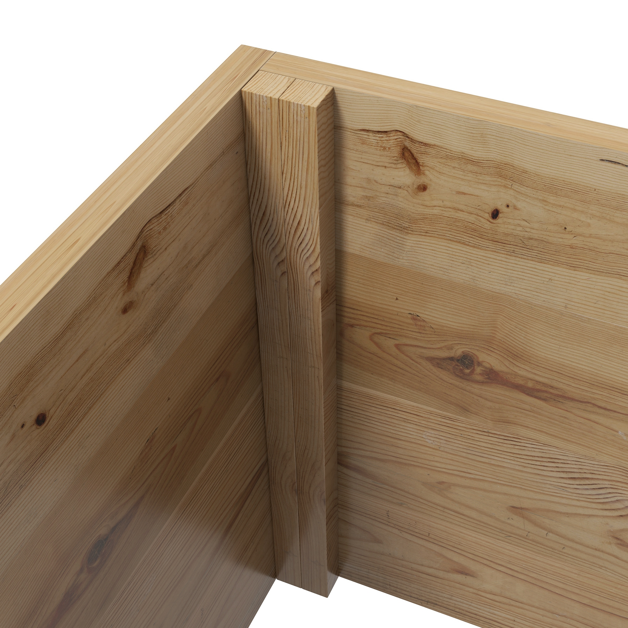 Primo piano di un giunto angolare in legno. Il legno è marrone chiaro, mostrando le venature.