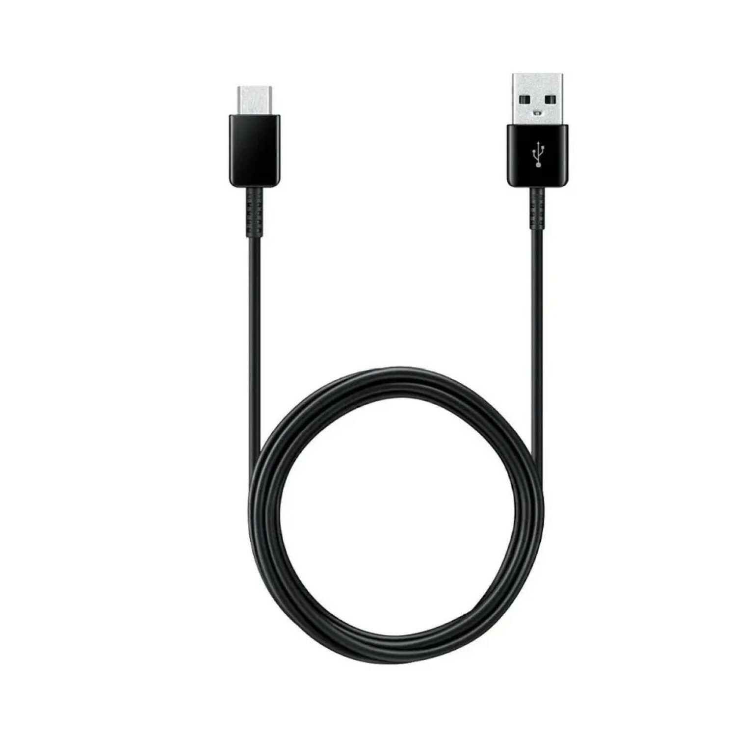 Schwarzes USB-C-zu-USB-A-Kabel, auf weißem Hintergrund aufgerollt, beide Stecker zeigend.