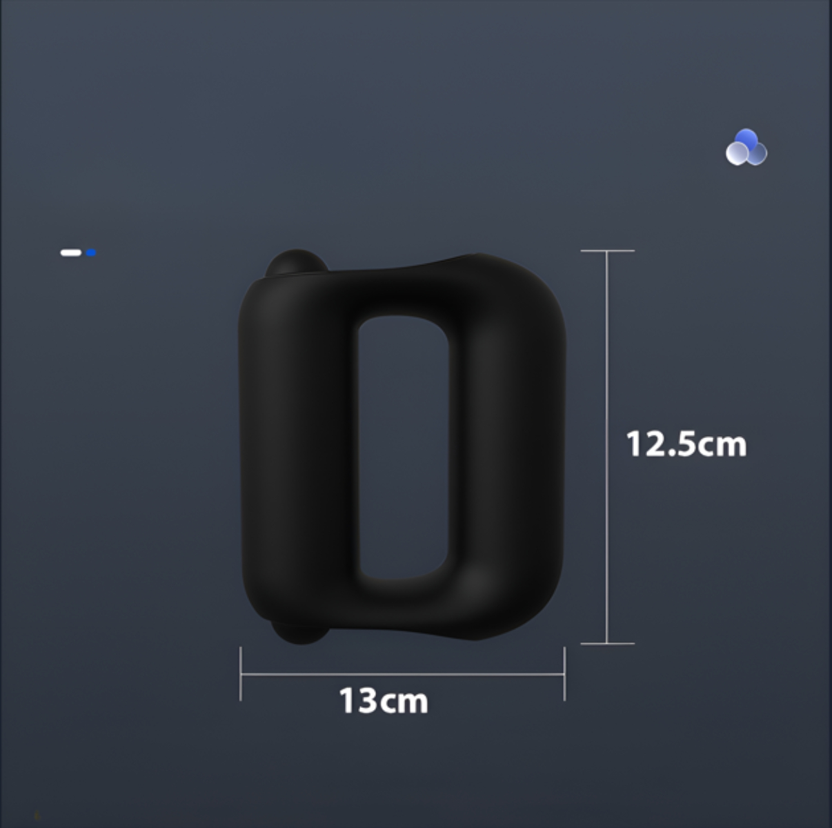 Ein schwarzer Gummiblock mit Maßen: 13 cm breit und 12,5 cm hoch auf dunklem grauem Hintergrund.