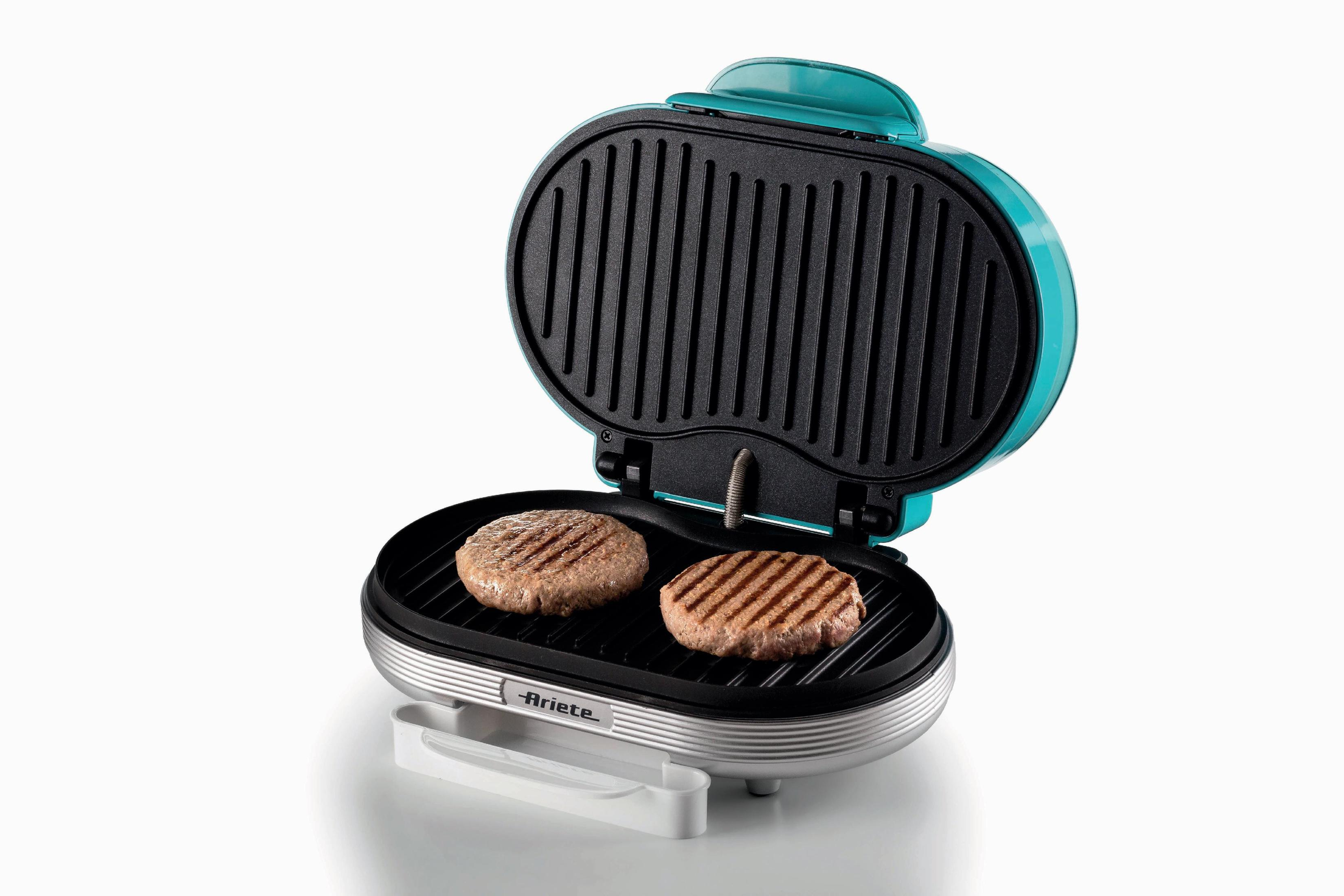 Open turquoise en zilveren elektrische grill met twee gebakken hamburger patties.