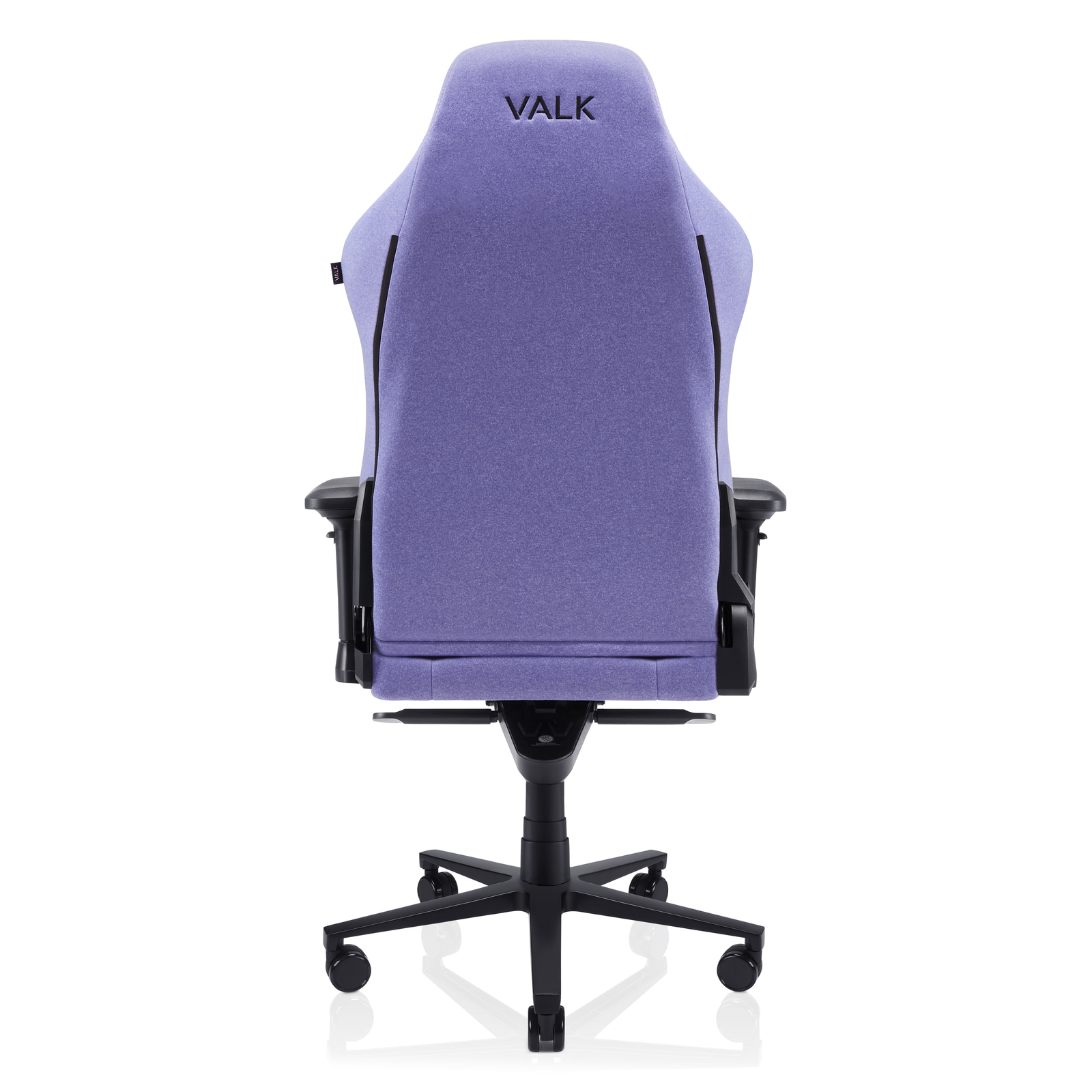 Parte trasera de una silla gaming morada con la palabra 'VALK' en el reposacabezas.