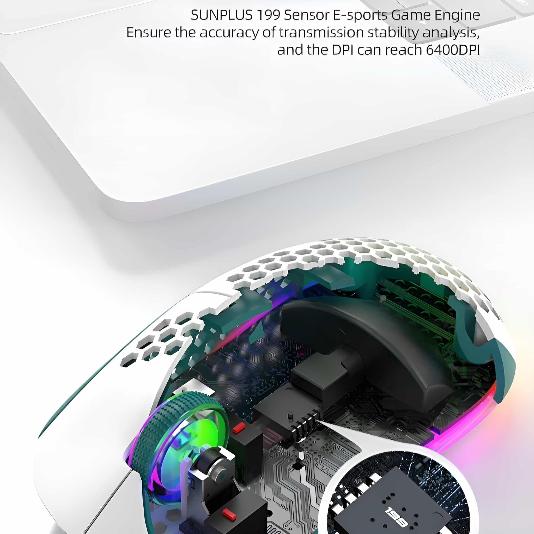 Eine weiße Computermaus mit sichtbaren internen Komponenten, darunter ein Rad und eine Leiterplatte.