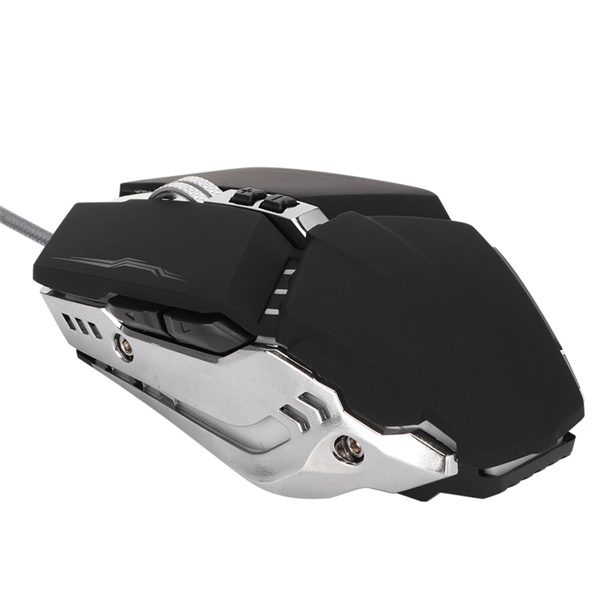 Schwarze und silberne Gaming-Maus mit abgewinkeltem Design. Isoliert auf Weiß, Draufsicht.