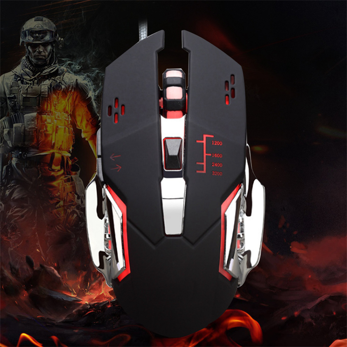 Schwarze Gaming-Maus mit roten Akzenten, zeigt DPI-Einstellungen. Im Hintergrund ist ein Soldat zu sehen.