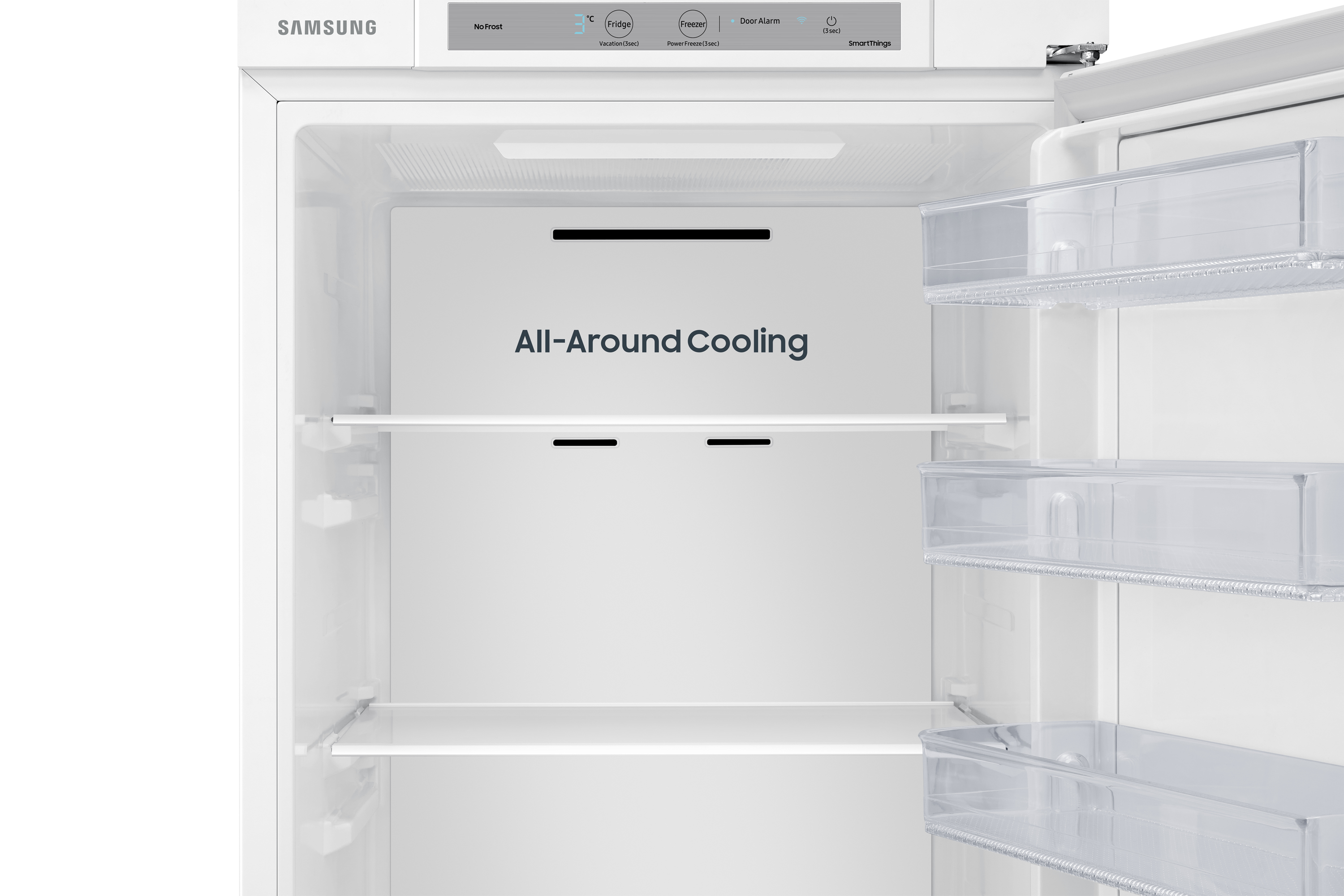 Vista interna di un frigorifero Samsung bianco con ripiani e 'All-Around Cooling'.