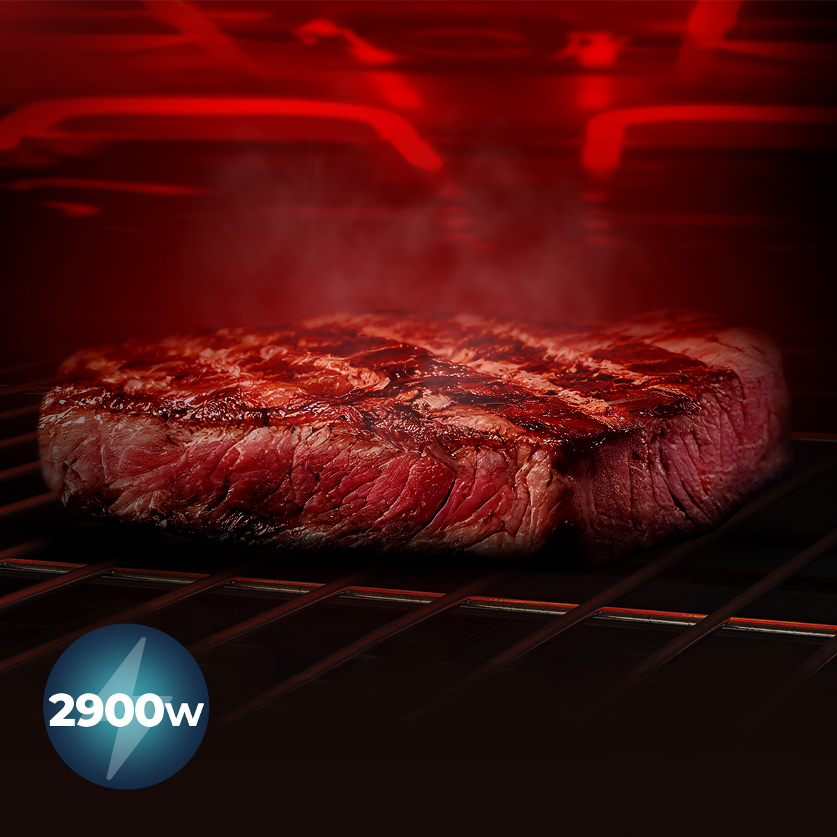 Un bistec a la parrilla en una parrilla. El interior del horno es rojo con luz de 2900w.