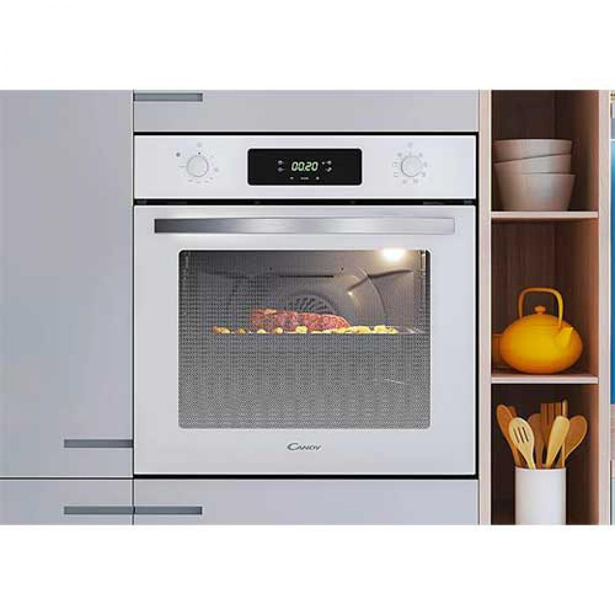 Horno empotrado blanco en cocina, con interior iluminado.