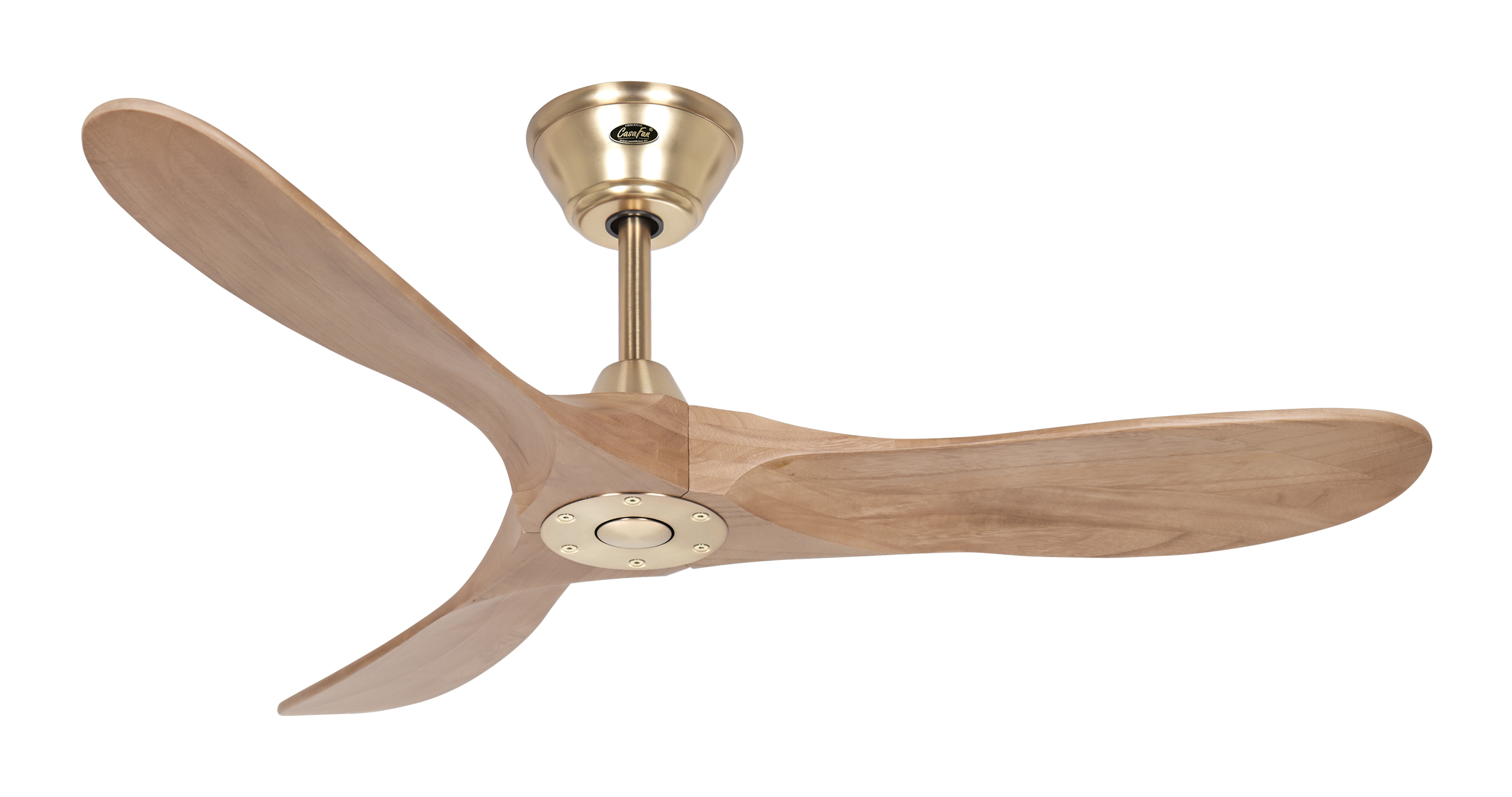 Un ventilatore da soffitto con tre pale in legno e un alloggiamento motore color ottone.