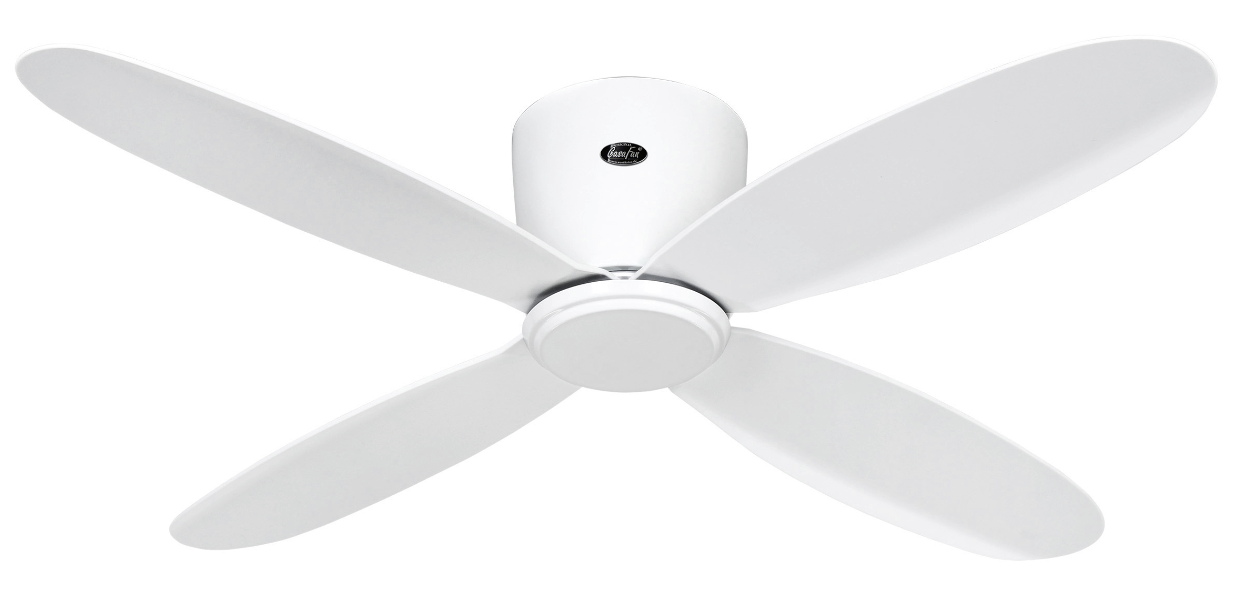 Un ventilatore da soffitto bianco con quattro pale. È montato su un soffitto bianco.