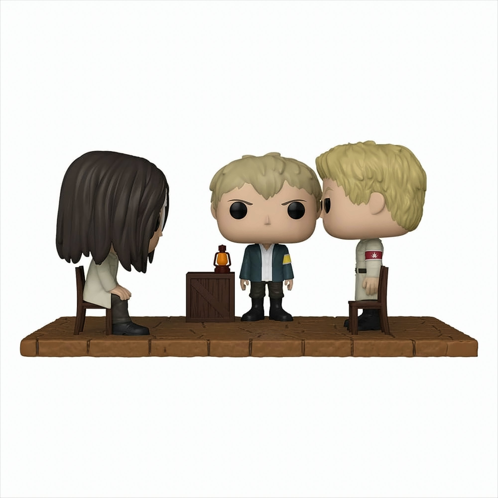 Funko Pop Figuren von drei Charakteren, einer sitzt, zwei reden, auf Diorama-Basis.