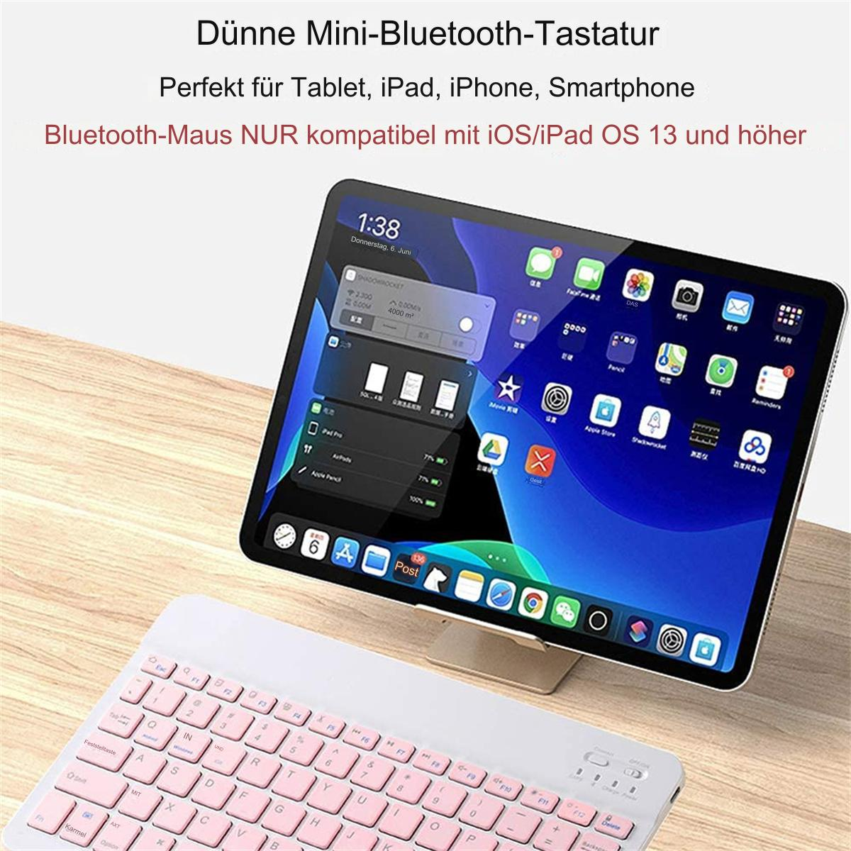 Rosa Tastatur vor einem Tablet mit Uhrzeit. Holzschreibtisch im Hintergrund.