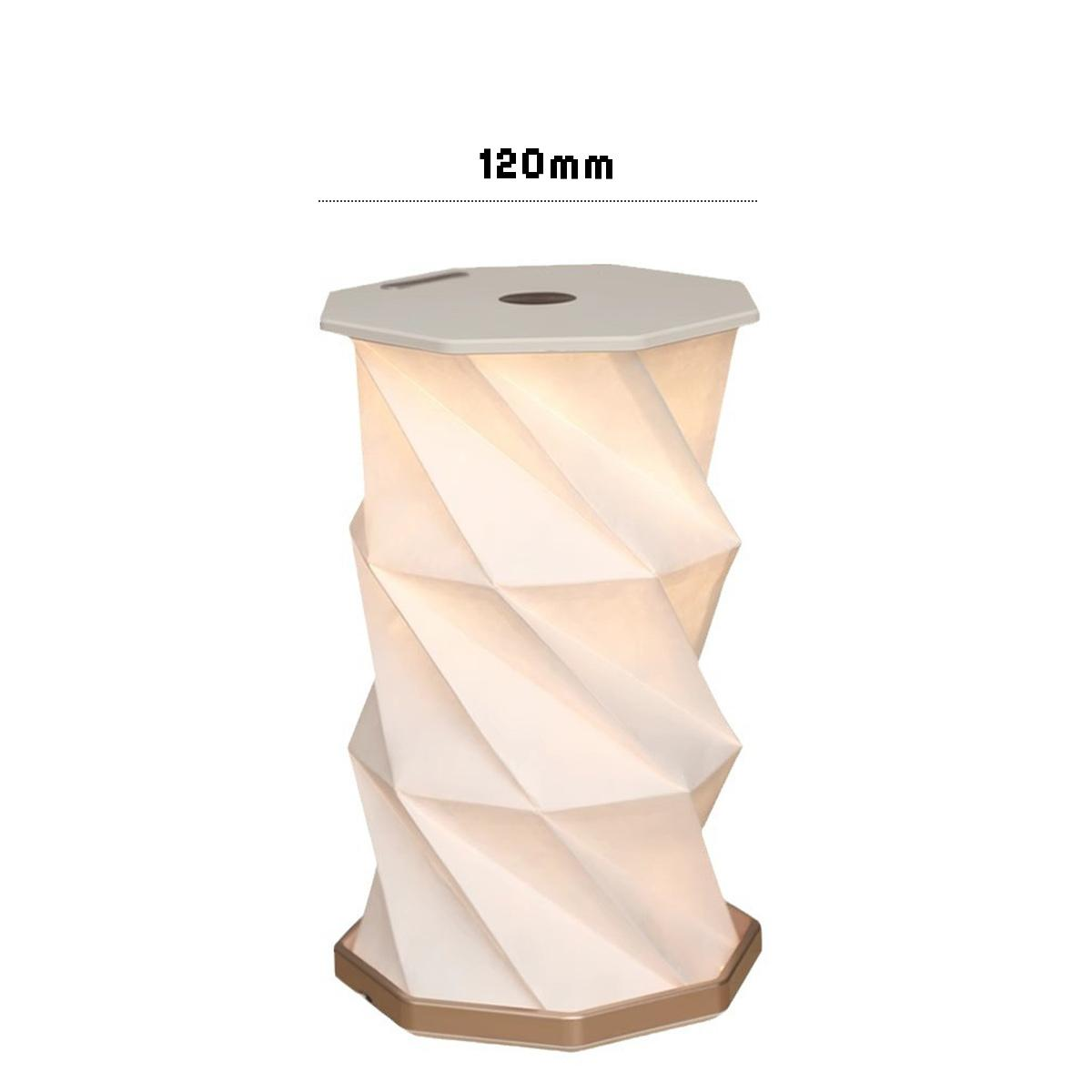 Geometrische Lampe in Weiß und Gold mit weißem Hintergrund und einer Abmessung von 120 mm.