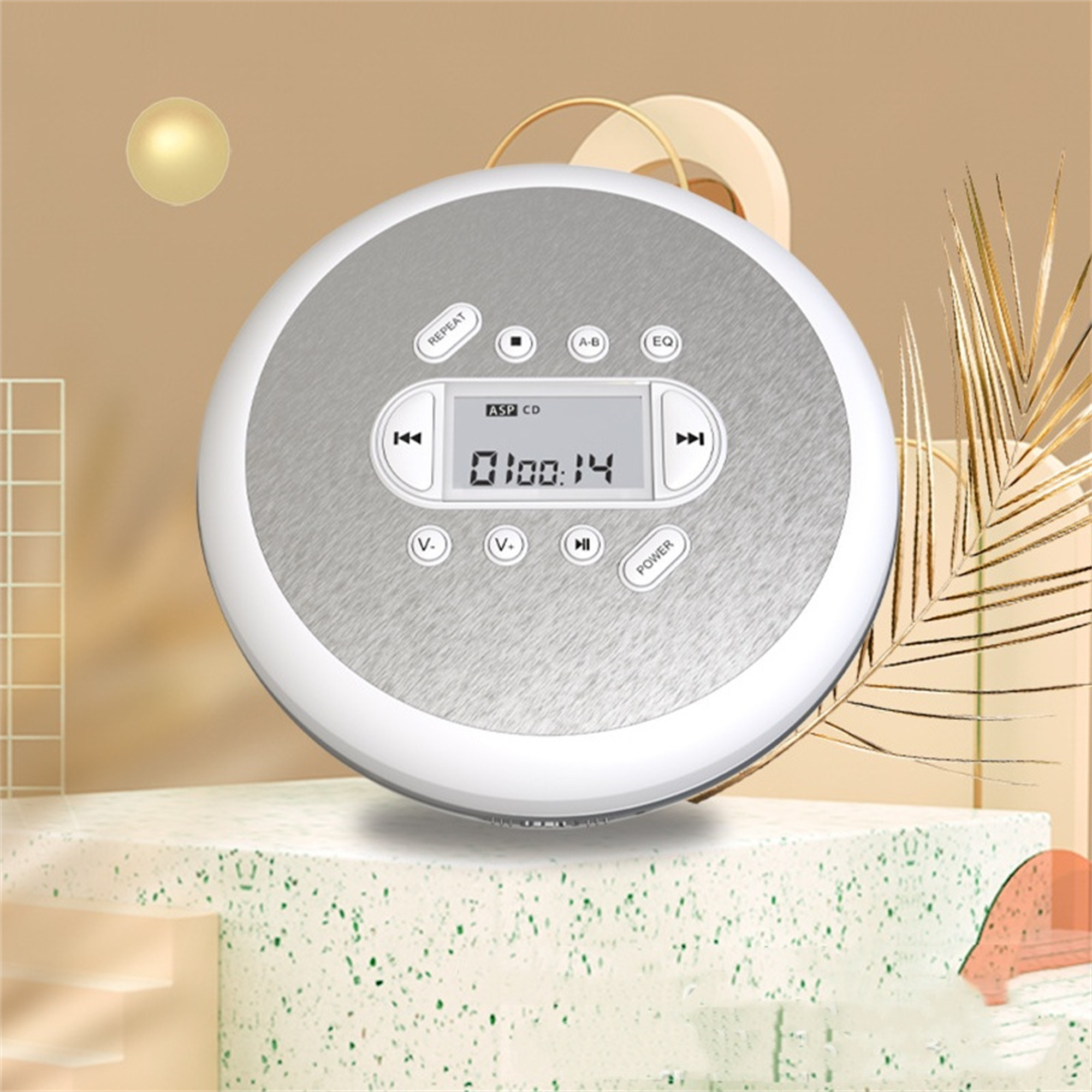 Silber-weißer tragbarer CD-Player auf einem Ständer, mit Tasten und Digitalanzeige.