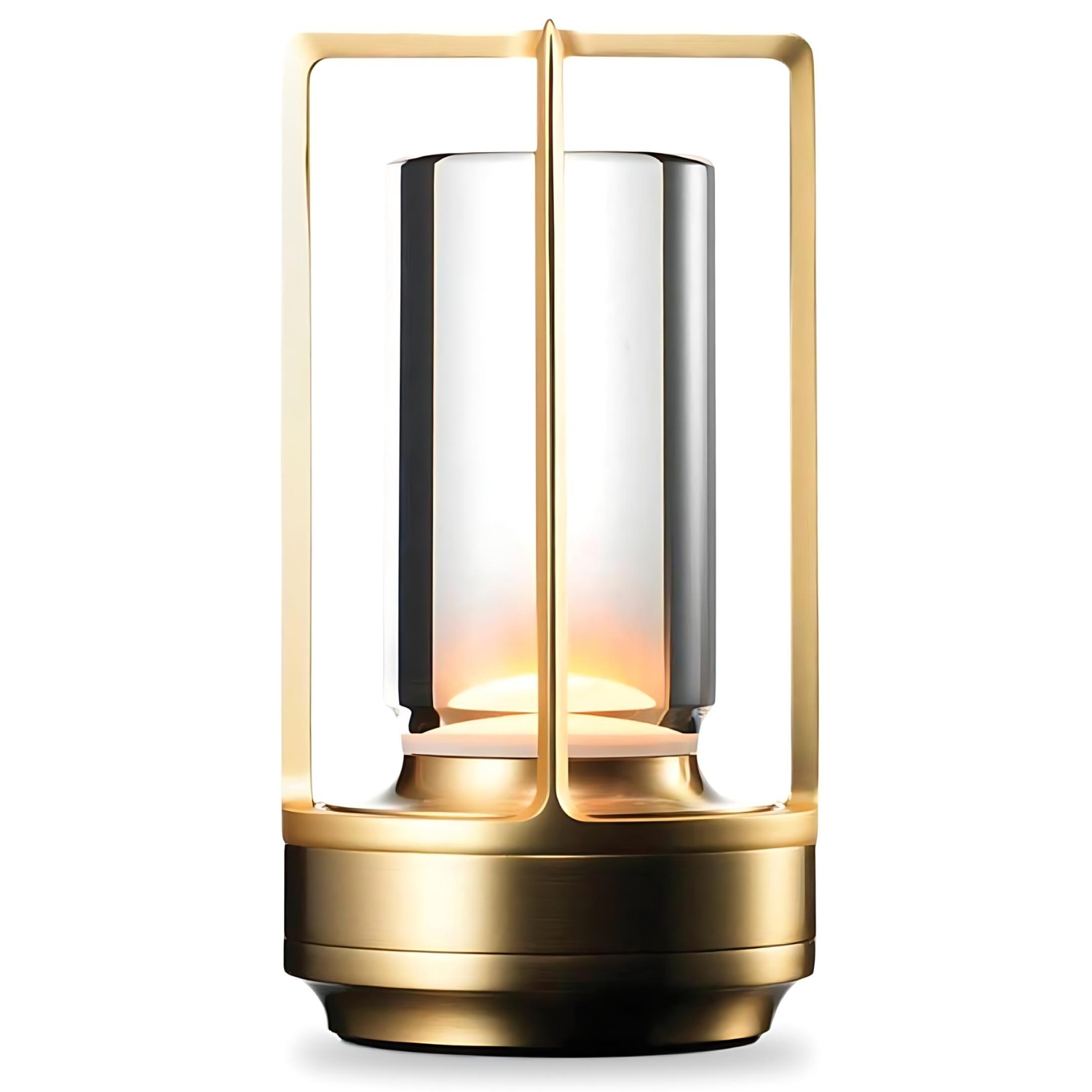 Goldene Laterne mit Glaskörper und brennender Kerze darin.