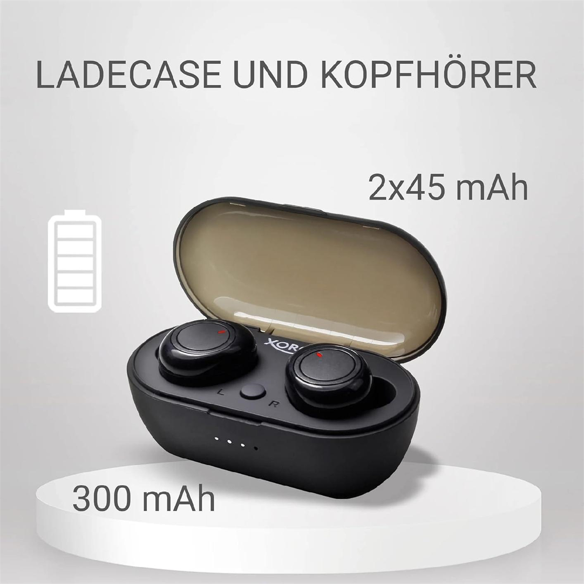 Ohrhörer in einem schwarzen Ladecase mit einem Etikett mit 2x45 mAh und 300 mAh.