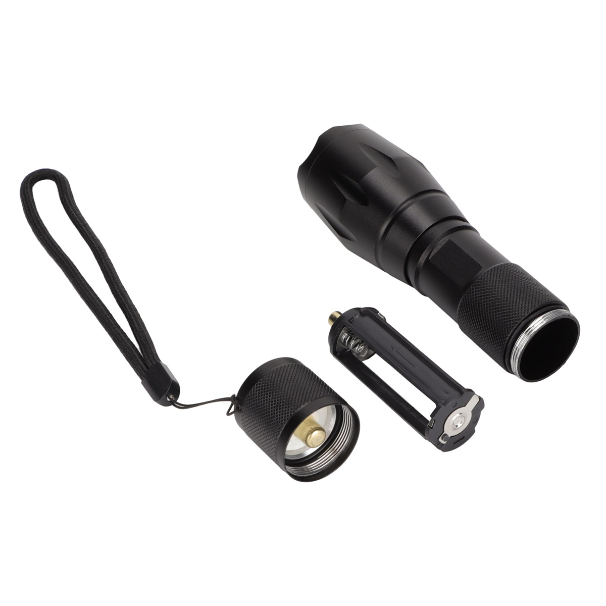Eine schwarze Taschenlampe, bei der Ober- und Unterseite abgeschraubt sind und die Batterie und die Glühbirne zeigen.