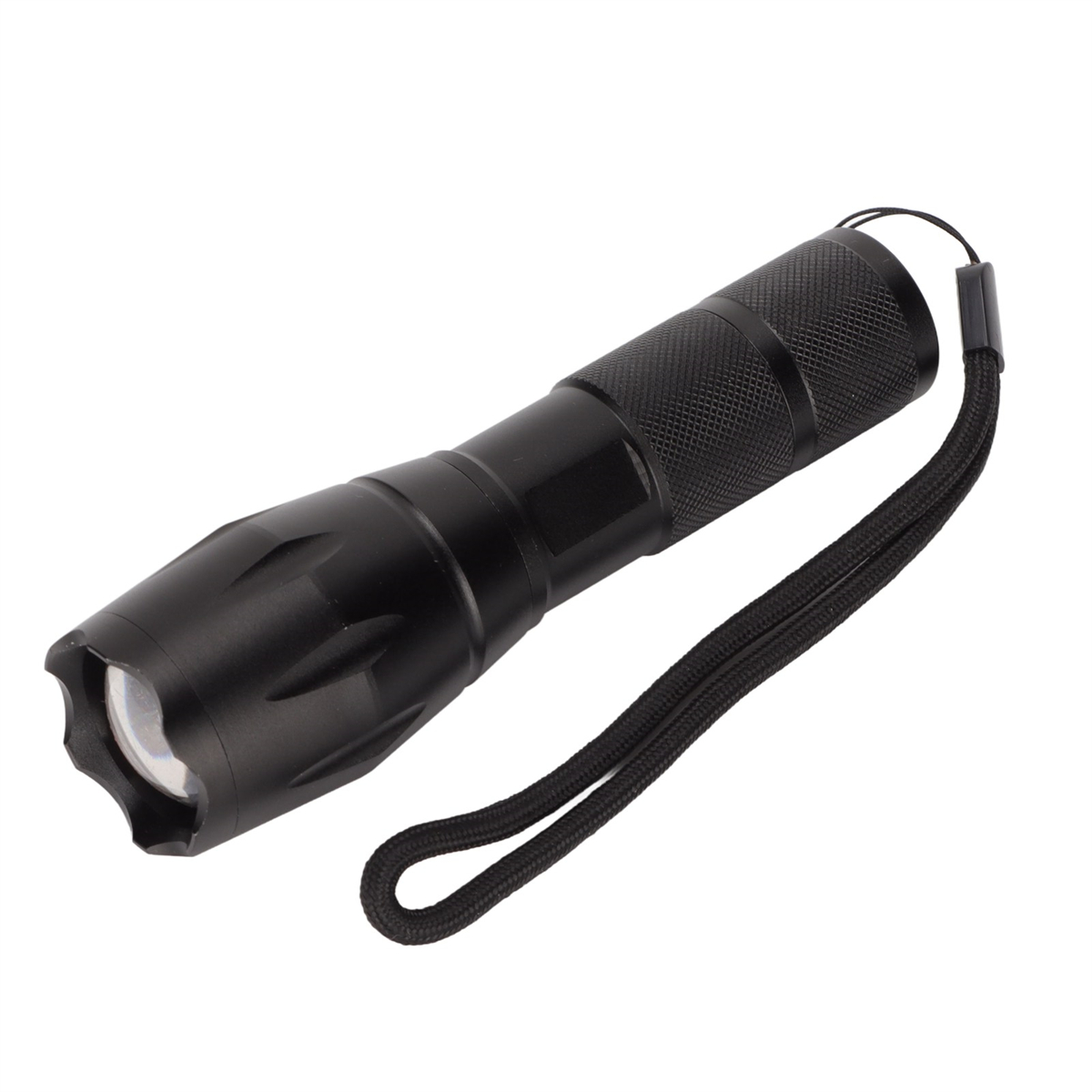 Schwarze Taschenlampe mit strukturiertem Griff und Handschlaufe. Die Linse ist sichtbar.